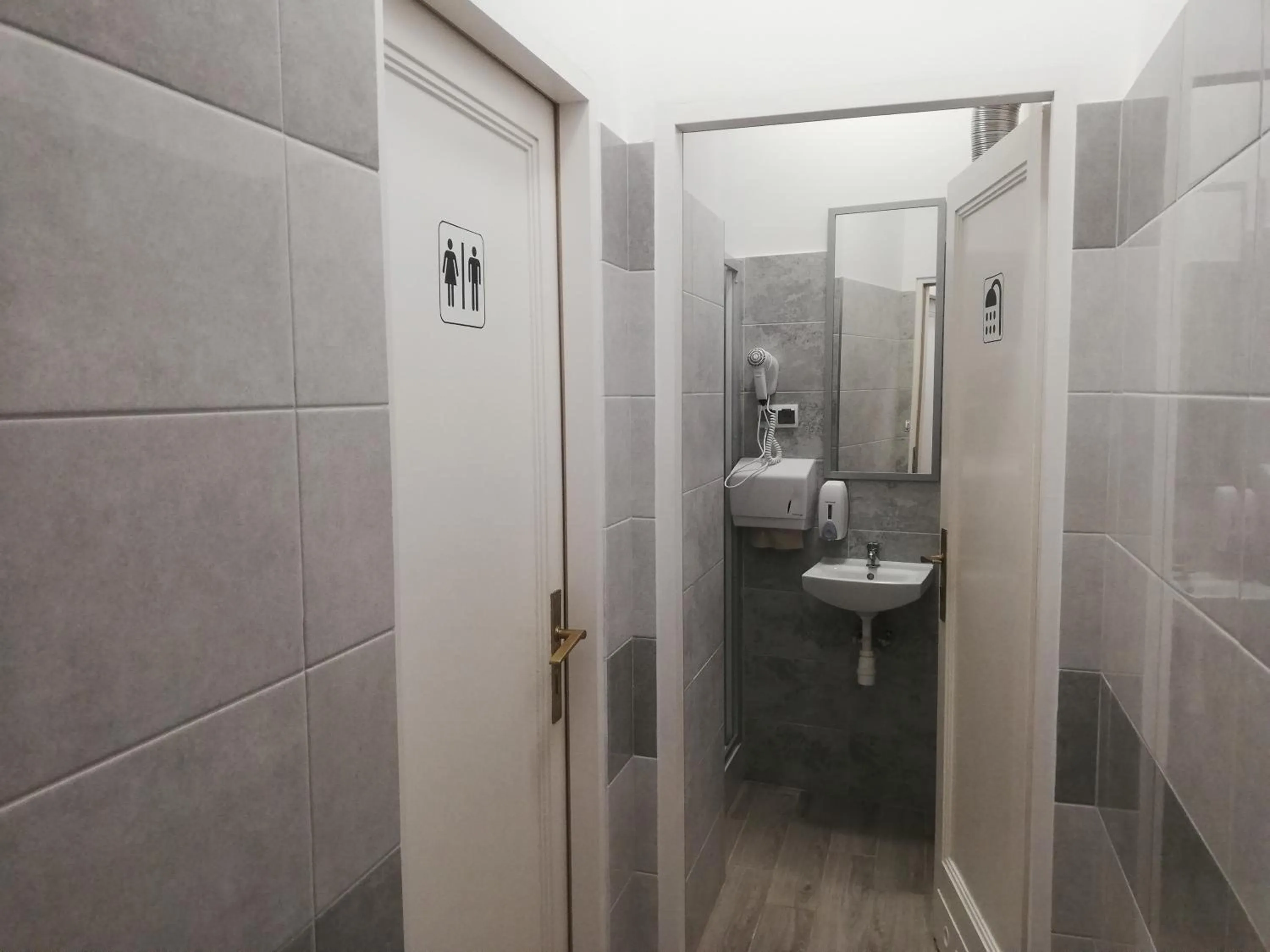 Bathroom in Lorf Hostel&Apartments