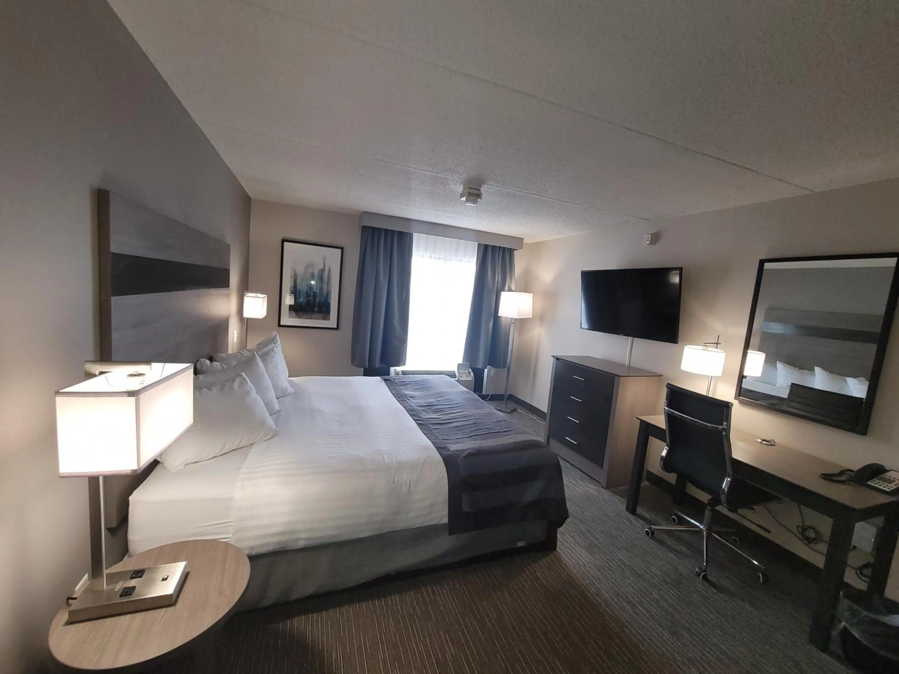 TV and multimedia, Bed in Wingate by Wyndham Lima