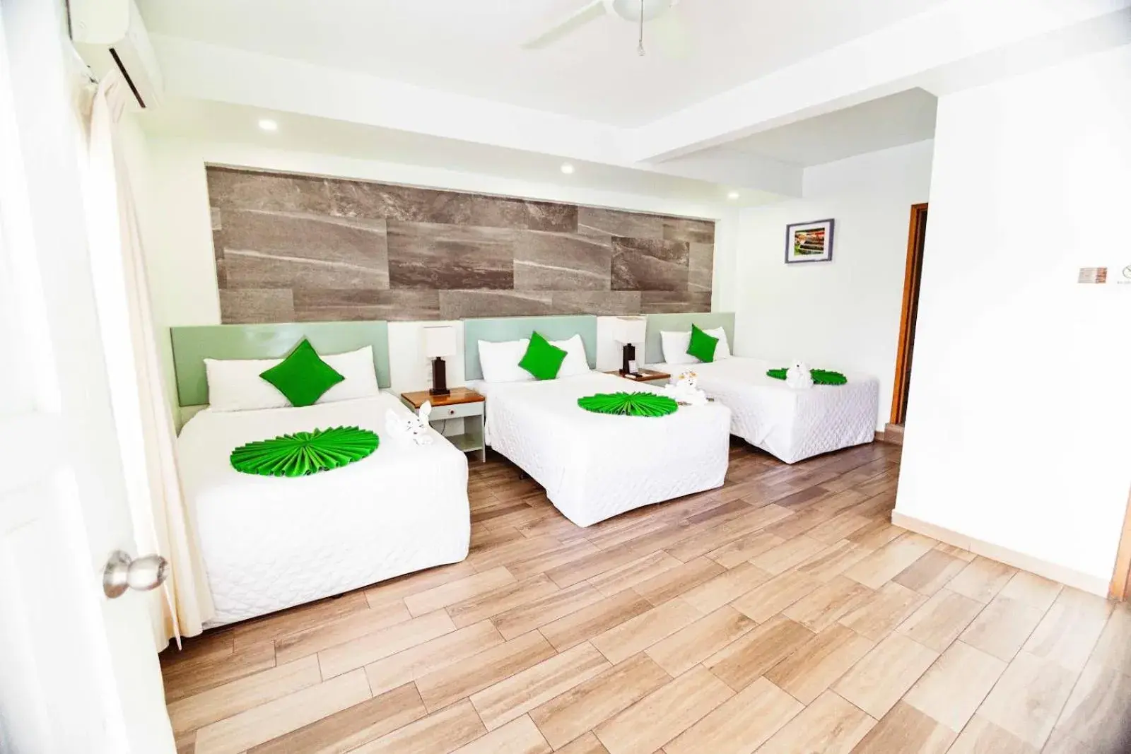 Triple Room with Lake View in Hotel Casazul Triple Room with Lake View in Hotel Casazul