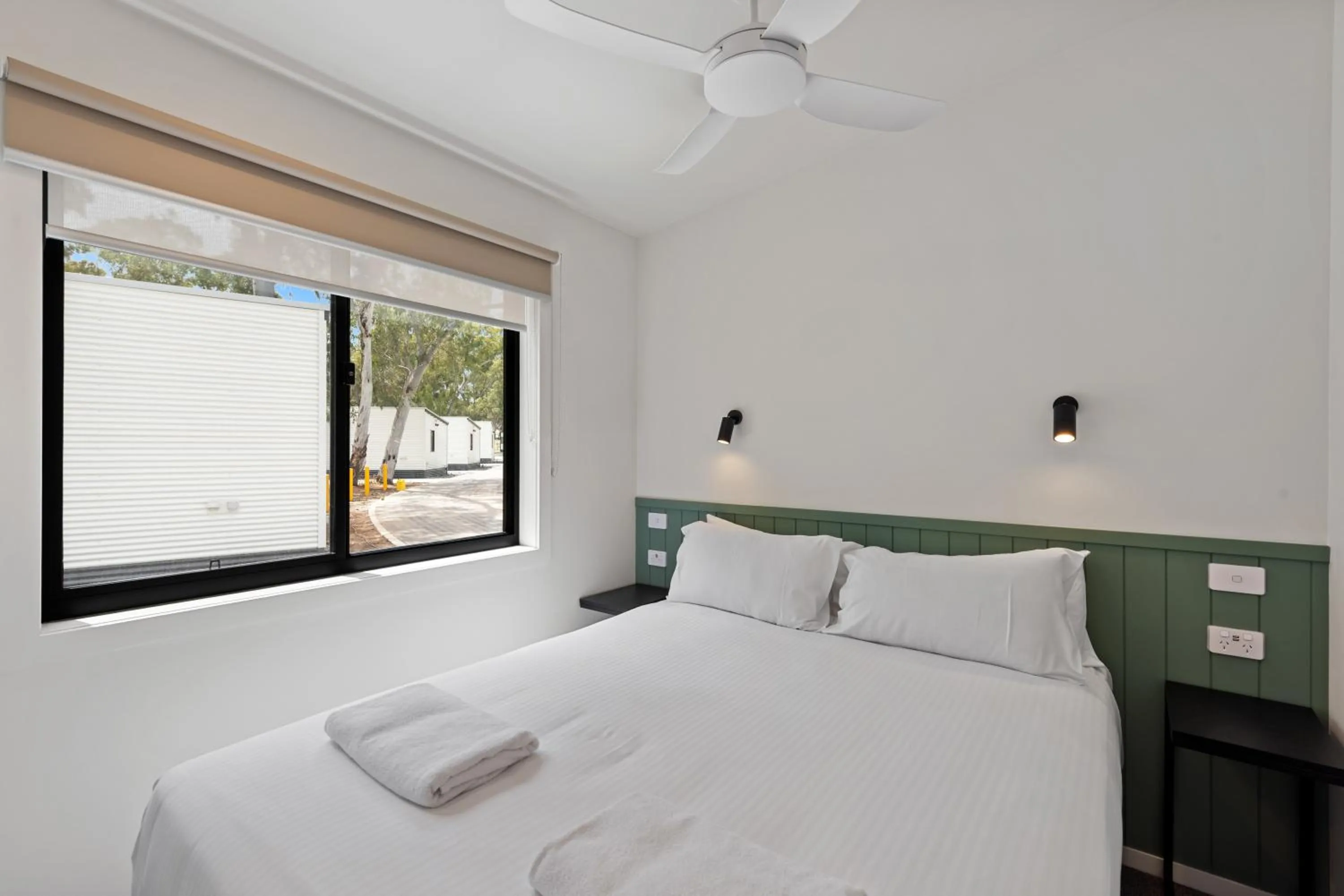 Bedroom, Bed in Discovery Parks - Clare