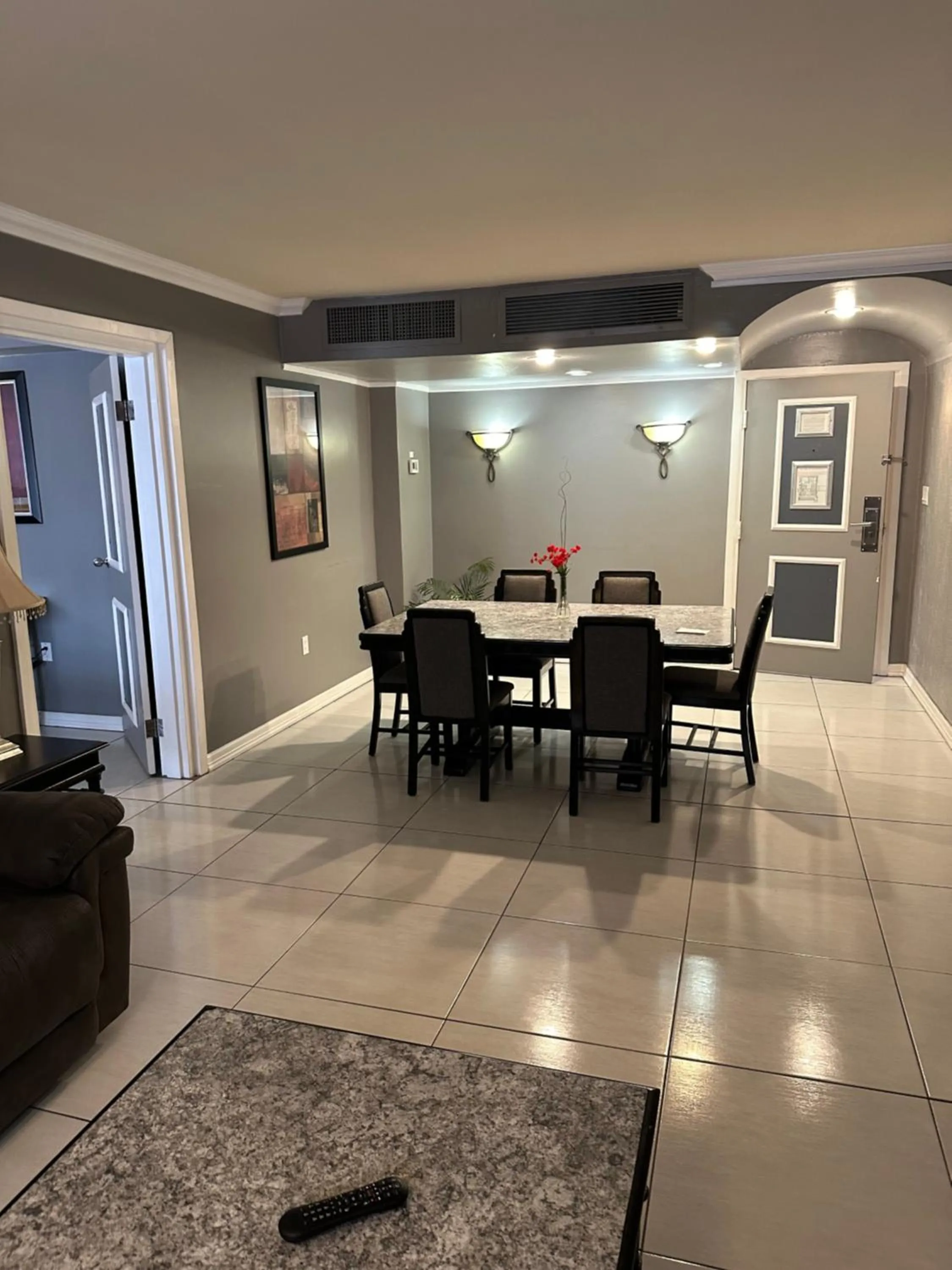 Dining area in Ramada by Wyndham Las Cruces Hotel & Conference Center