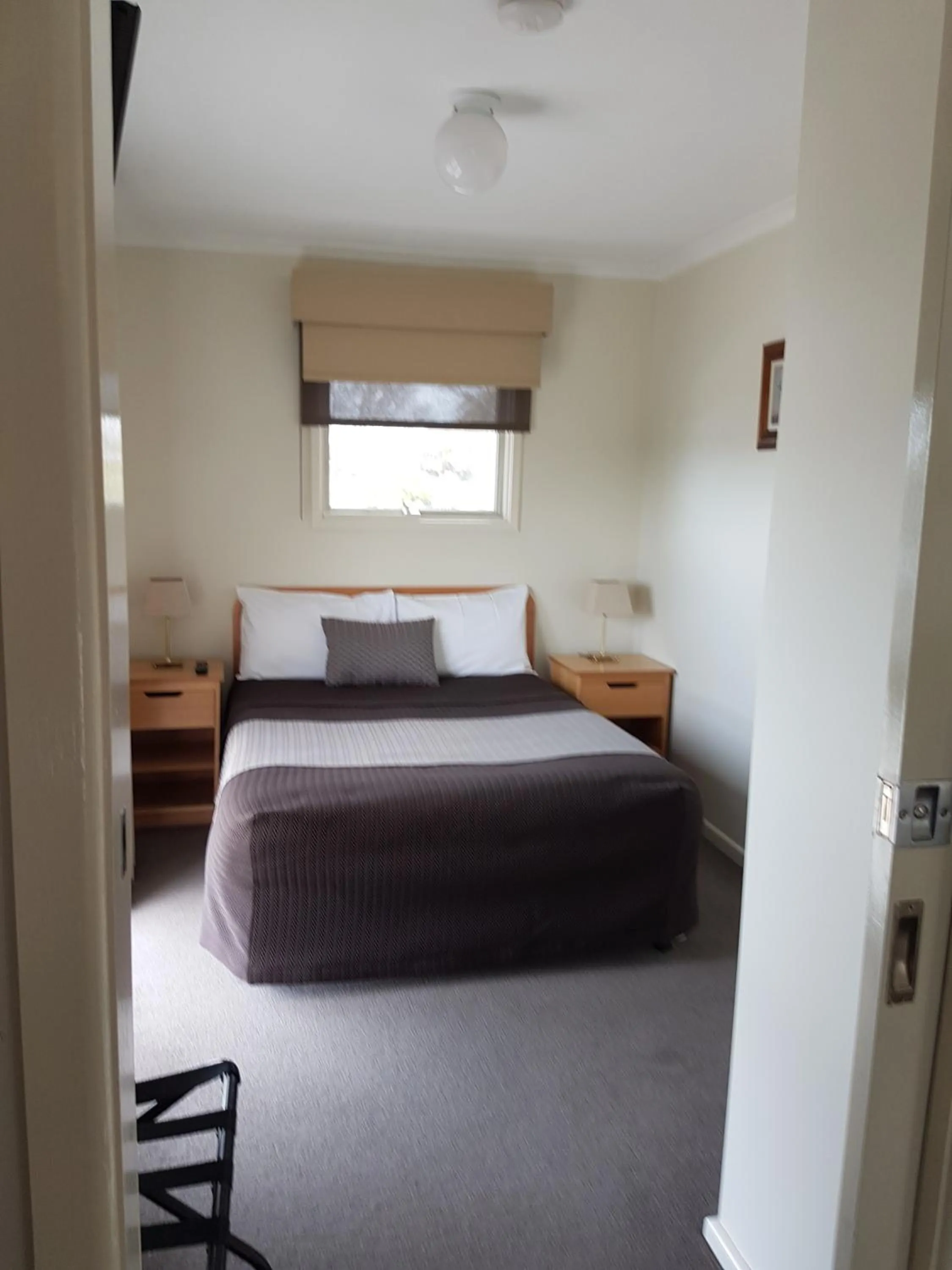 Bed in Hacienda Motel Geelong