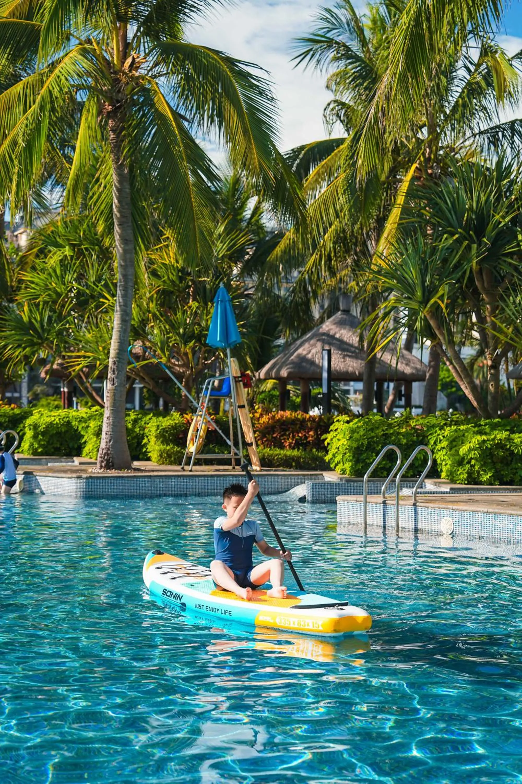 Swimming pool in Pullman Haikou