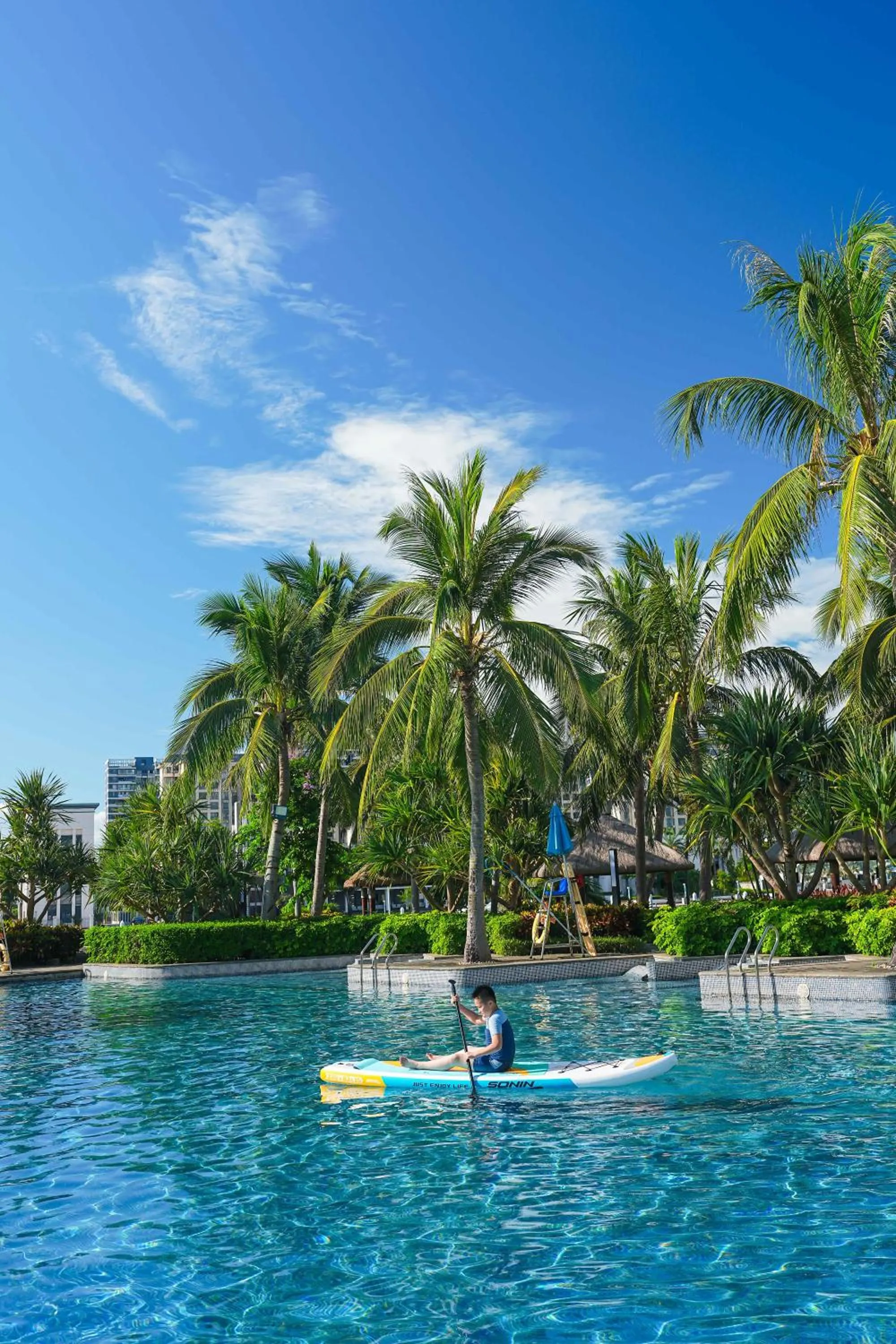 Swimming pool in Pullman Haikou