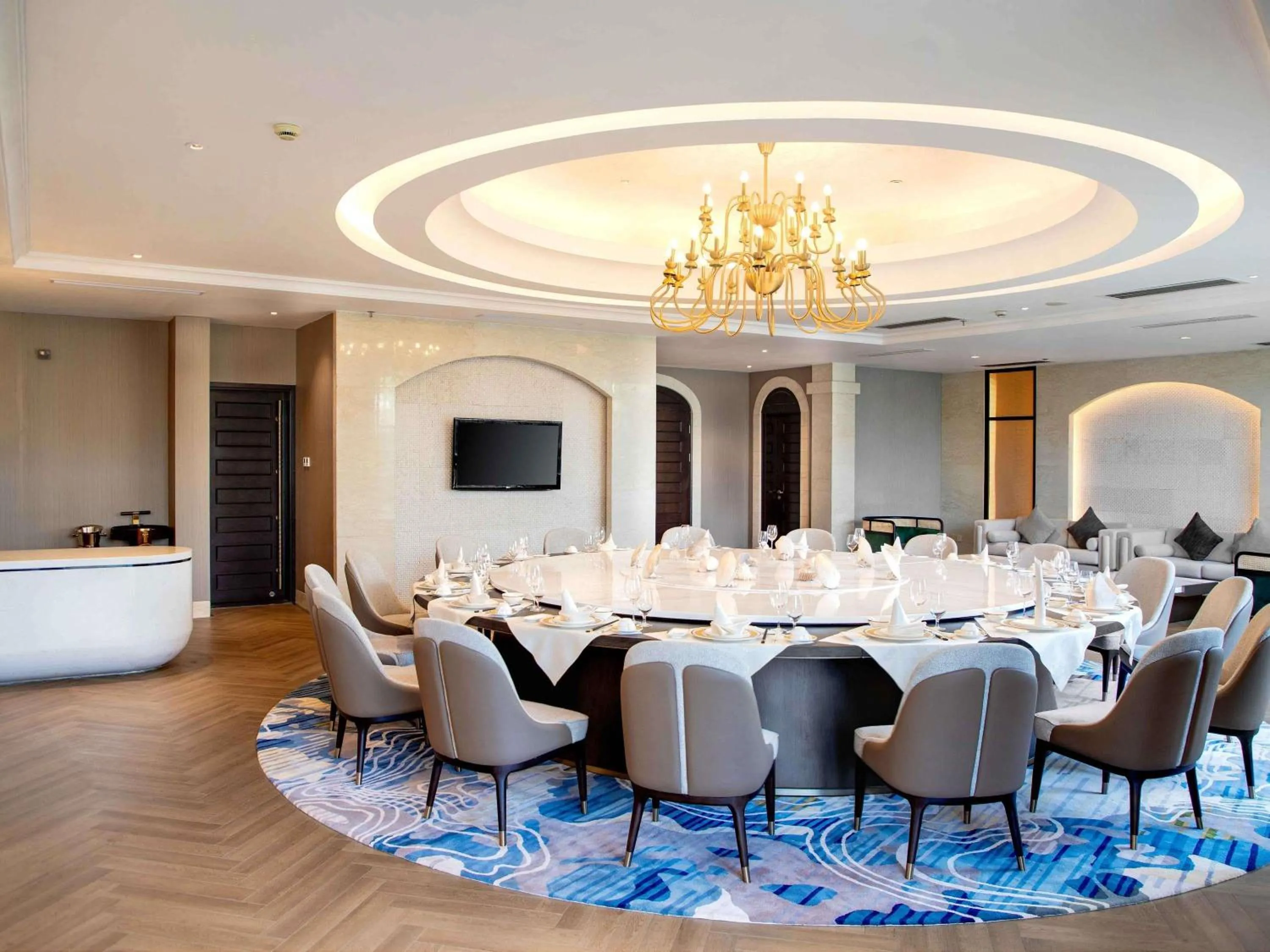 Restaurant/places to eat in Pullman Haikou