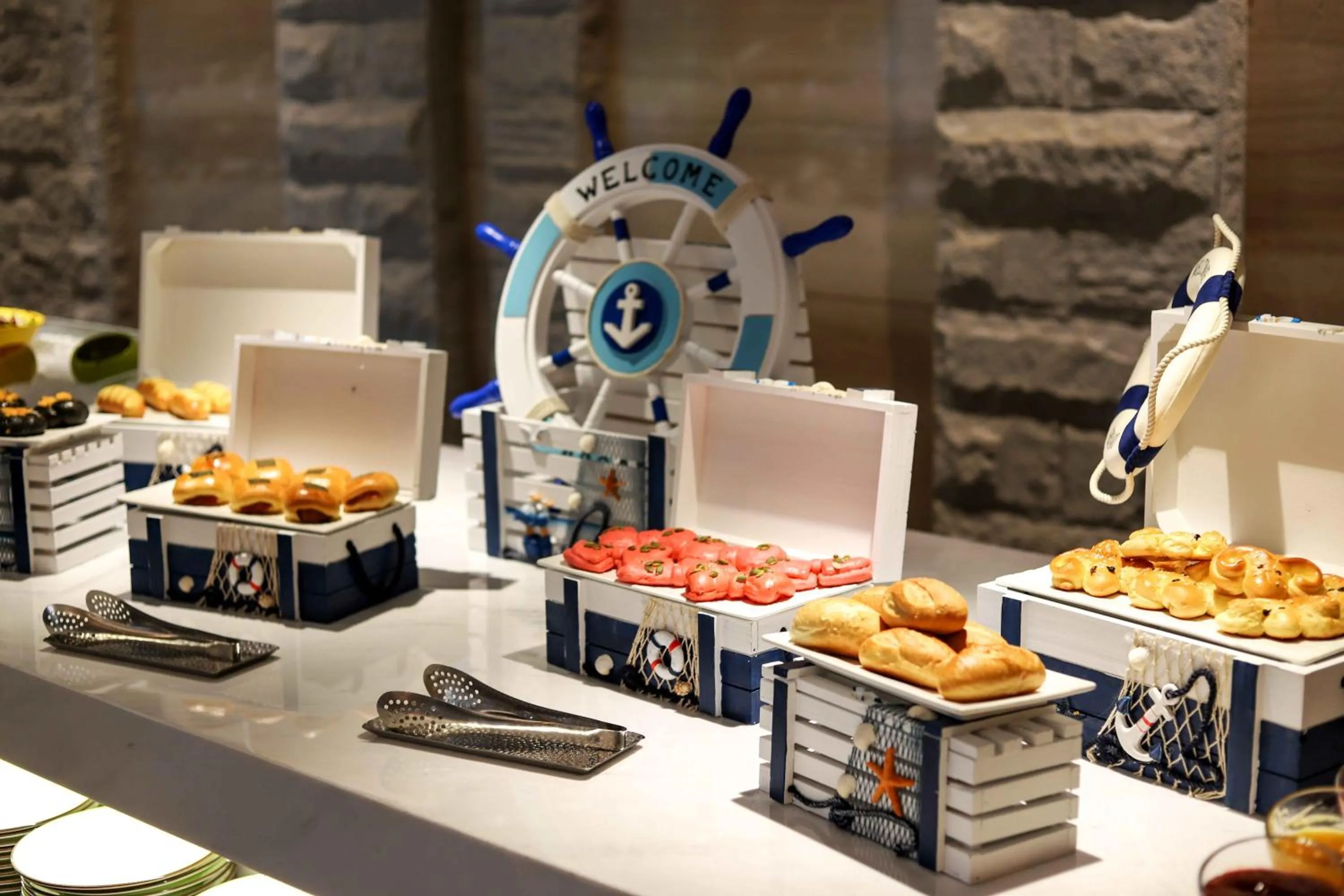 Restaurant/places to eat in Pullman Haikou