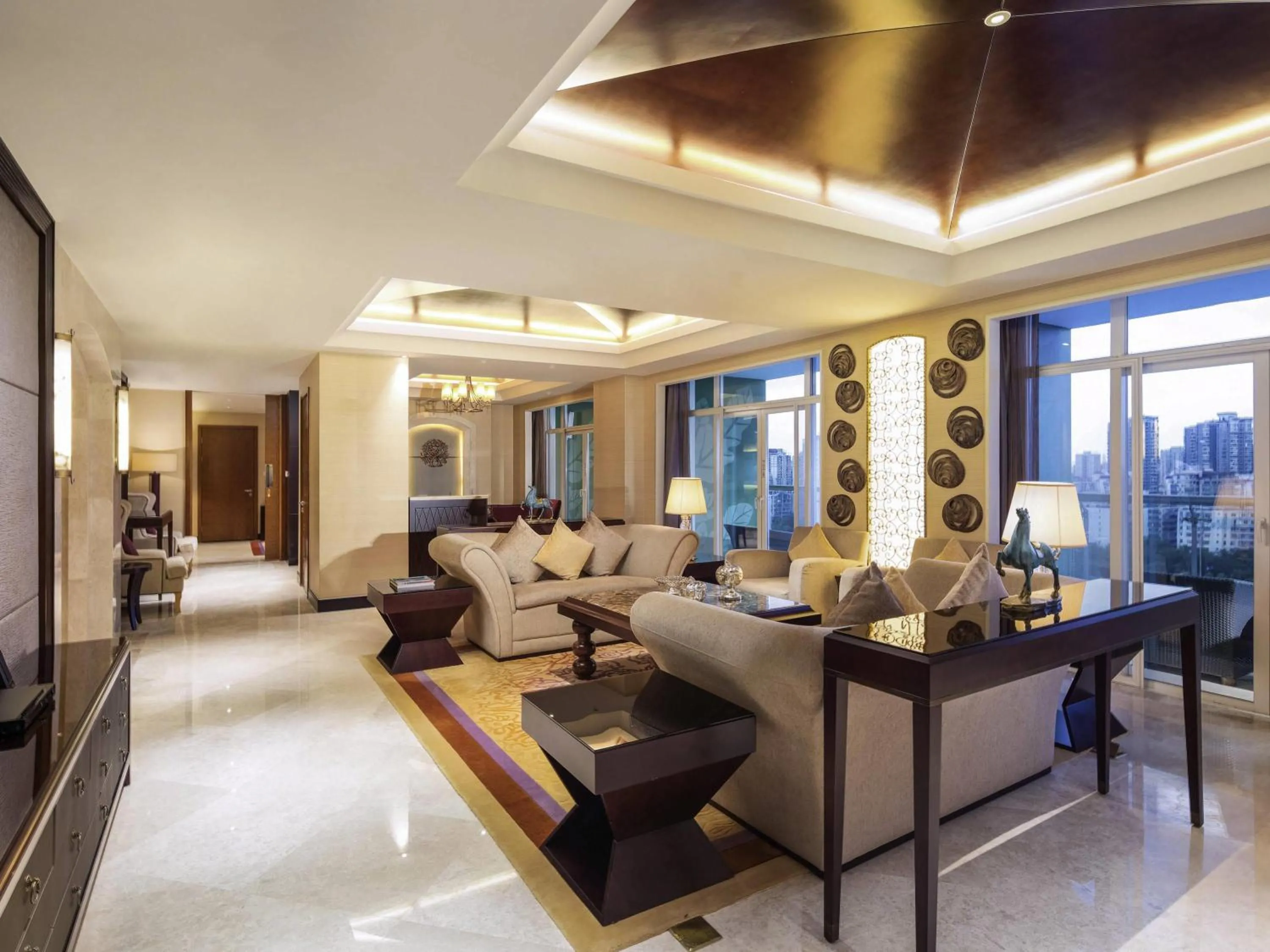 Photo of the whole room in Pullman Haikou