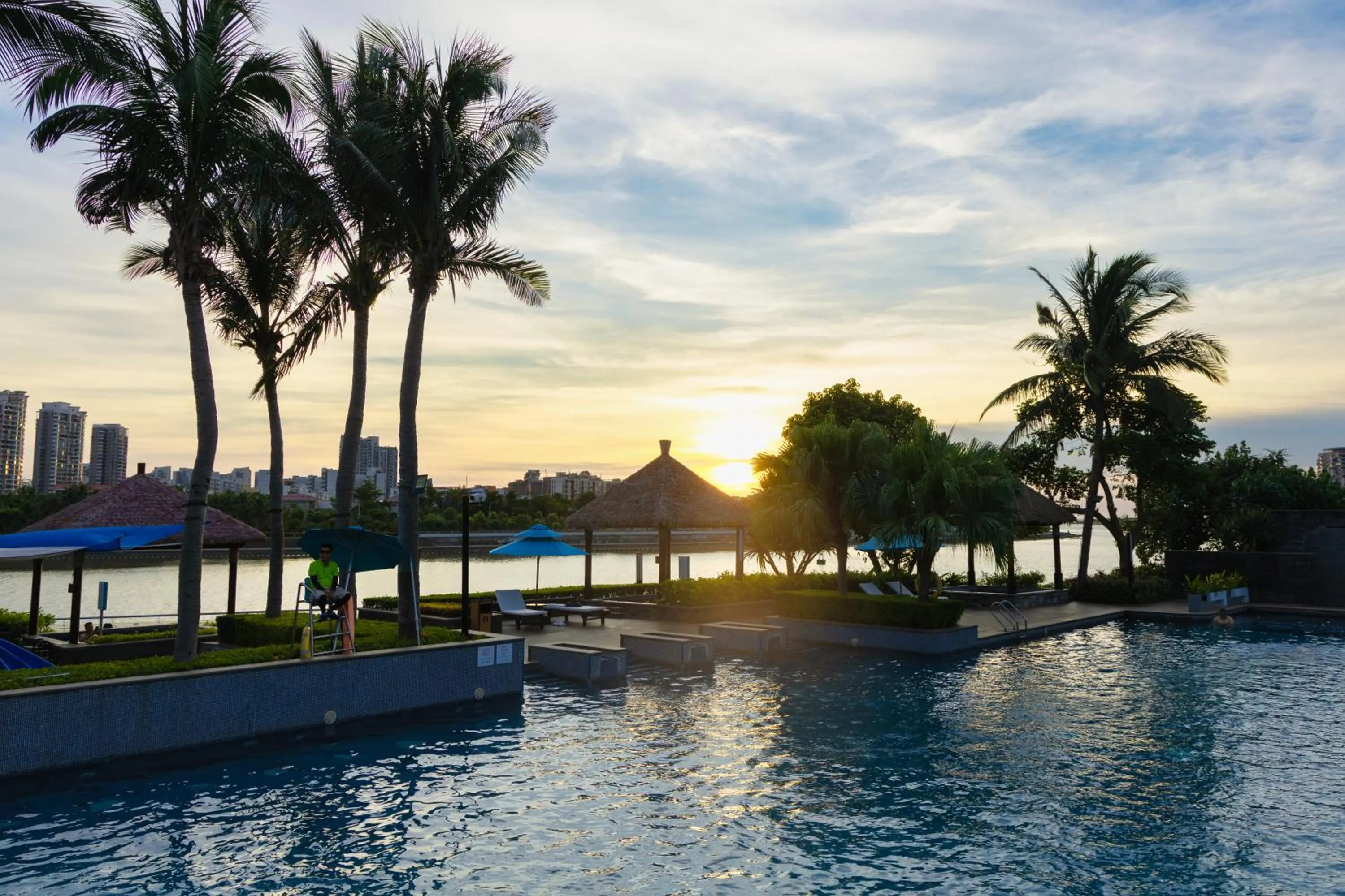 Swimming pool in Pullman Haikou