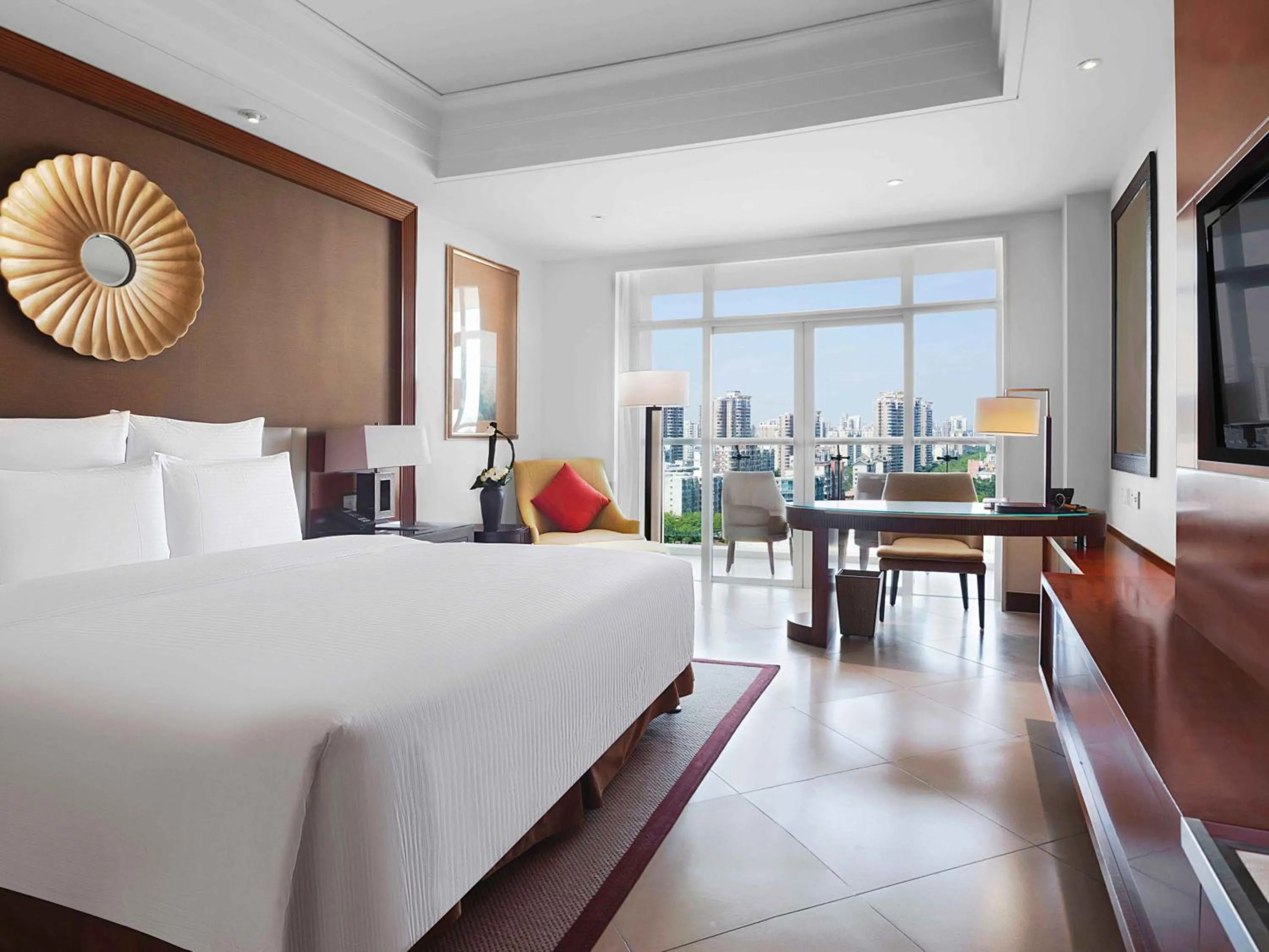 Photo of the whole room, Bed in Pullman Haikou