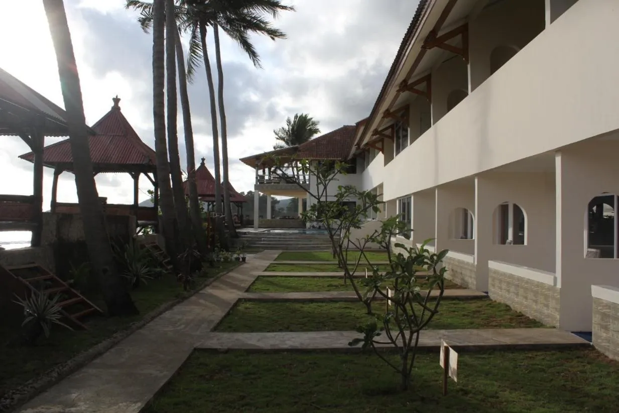 Property building in 77 Sunset Plaza