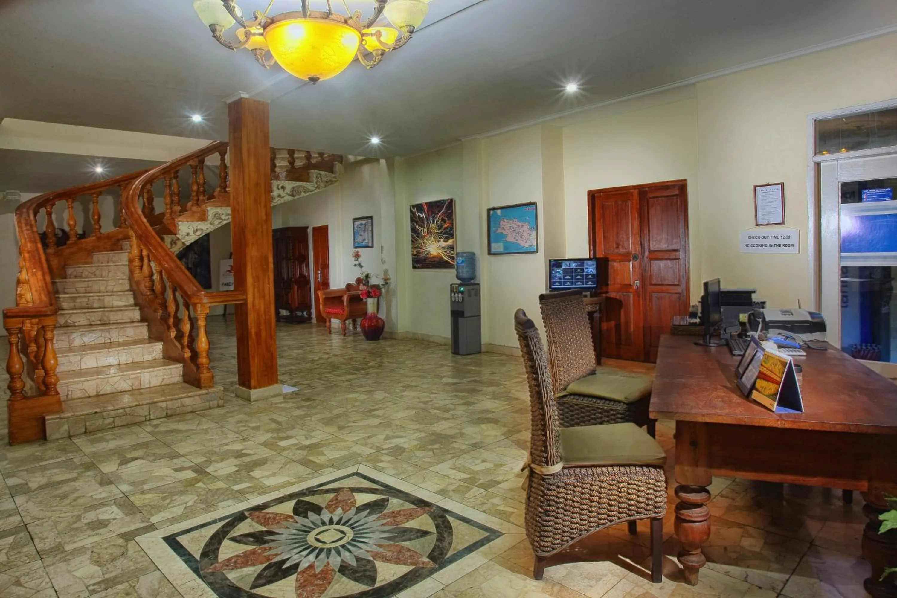 Lobby or reception in 77 Sunset Plaza