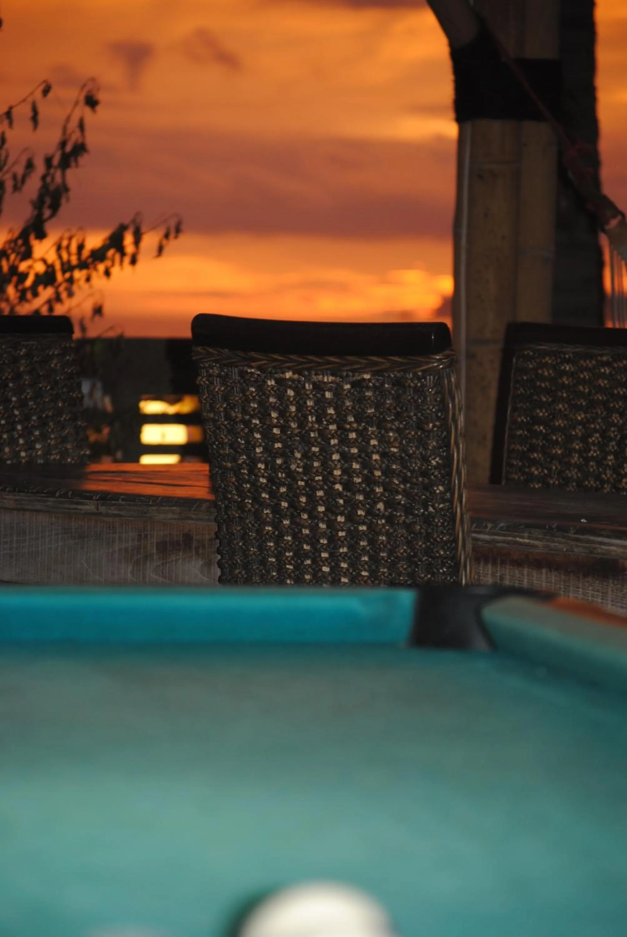 Restaurant/places to eat in 77 Sunset Plaza