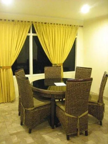 Dining area in 77 Sunset Plaza