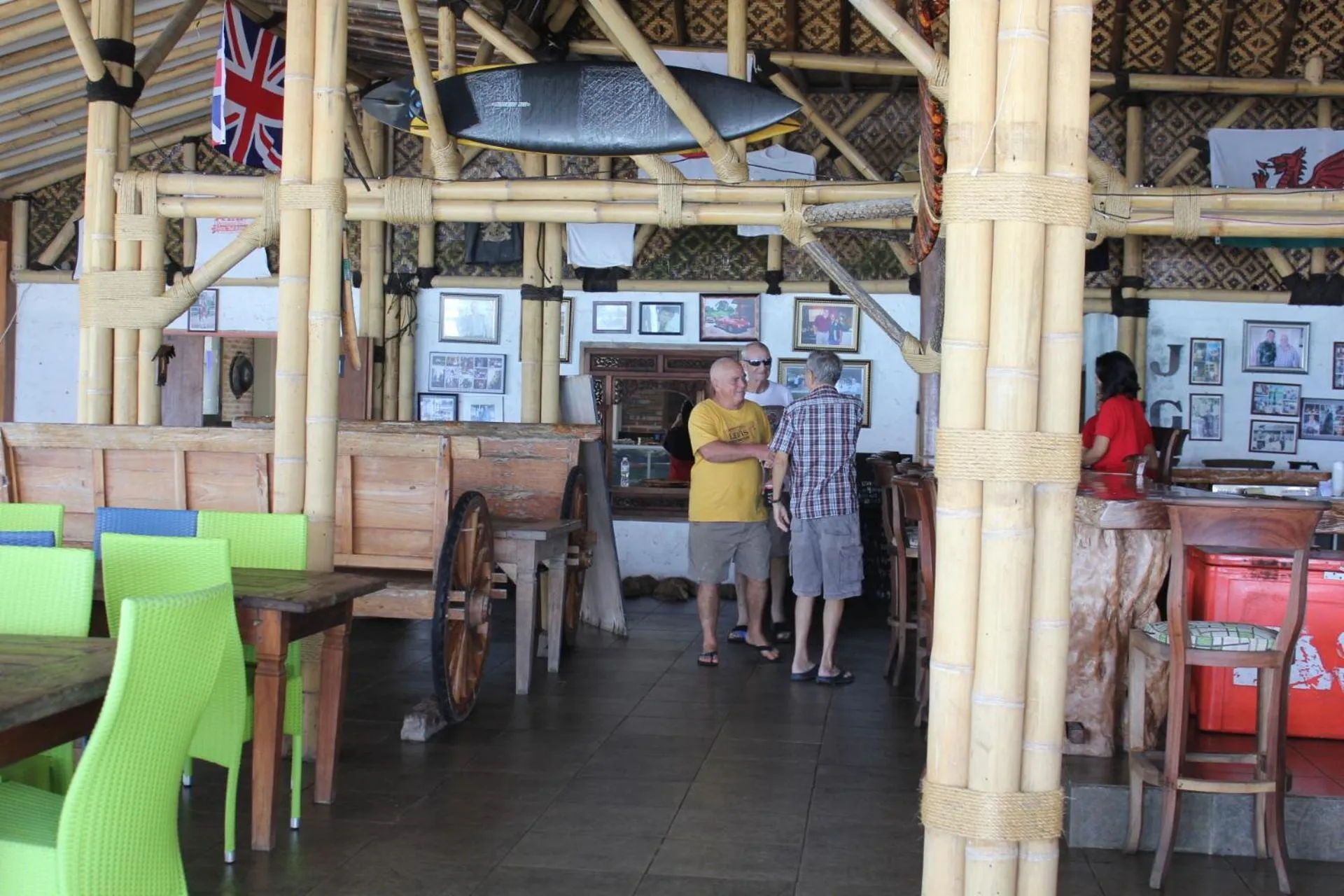 Lounge or bar in 77 Sunset Plaza