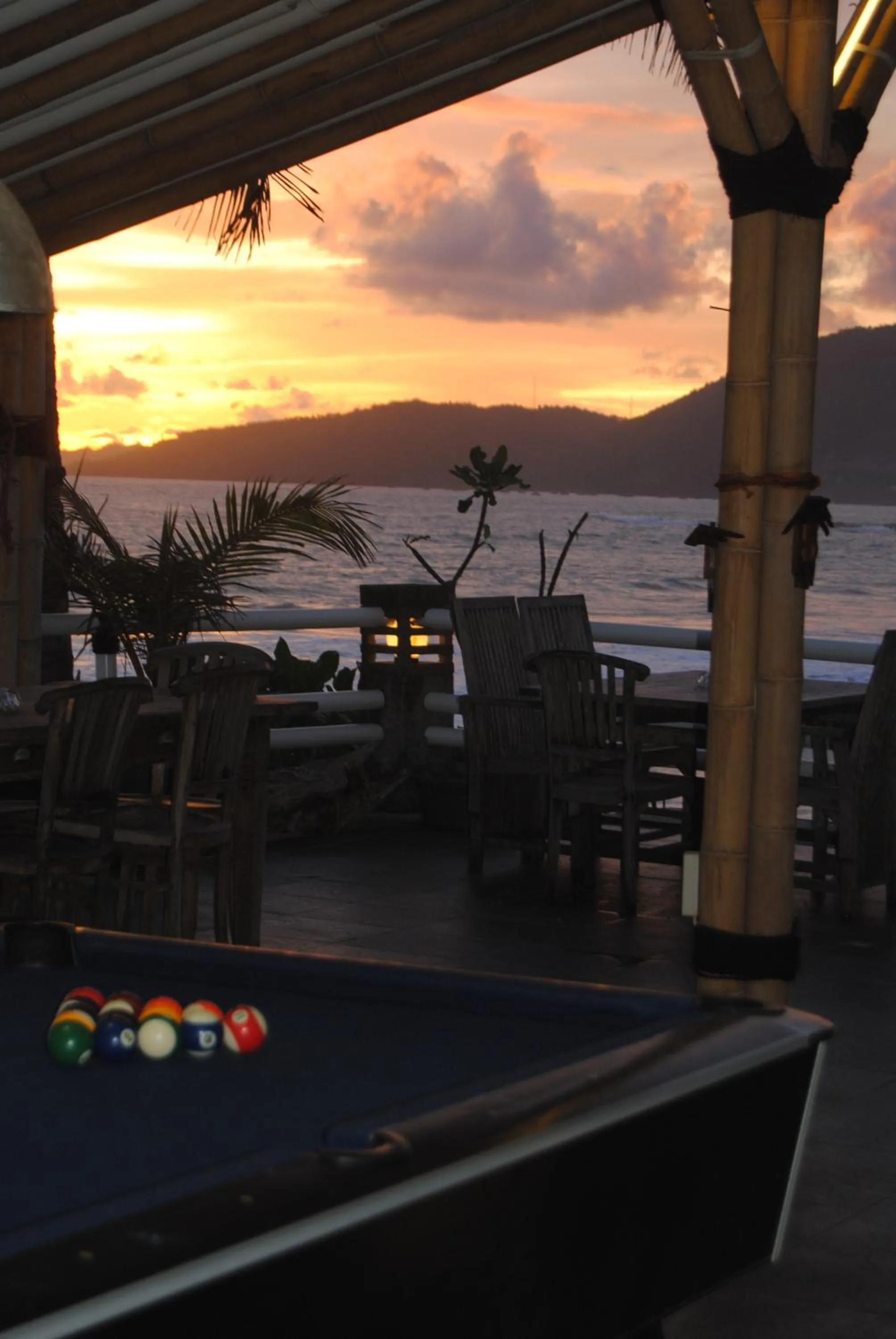 Restaurant/places to eat in 77 Sunset Plaza