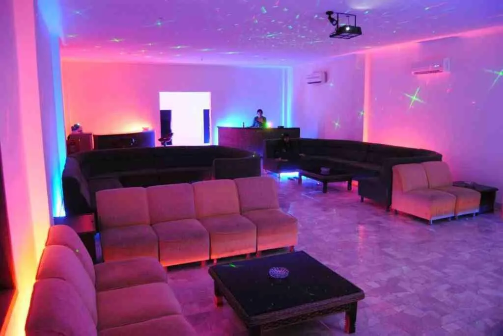 Other in 77 Sunset Plaza