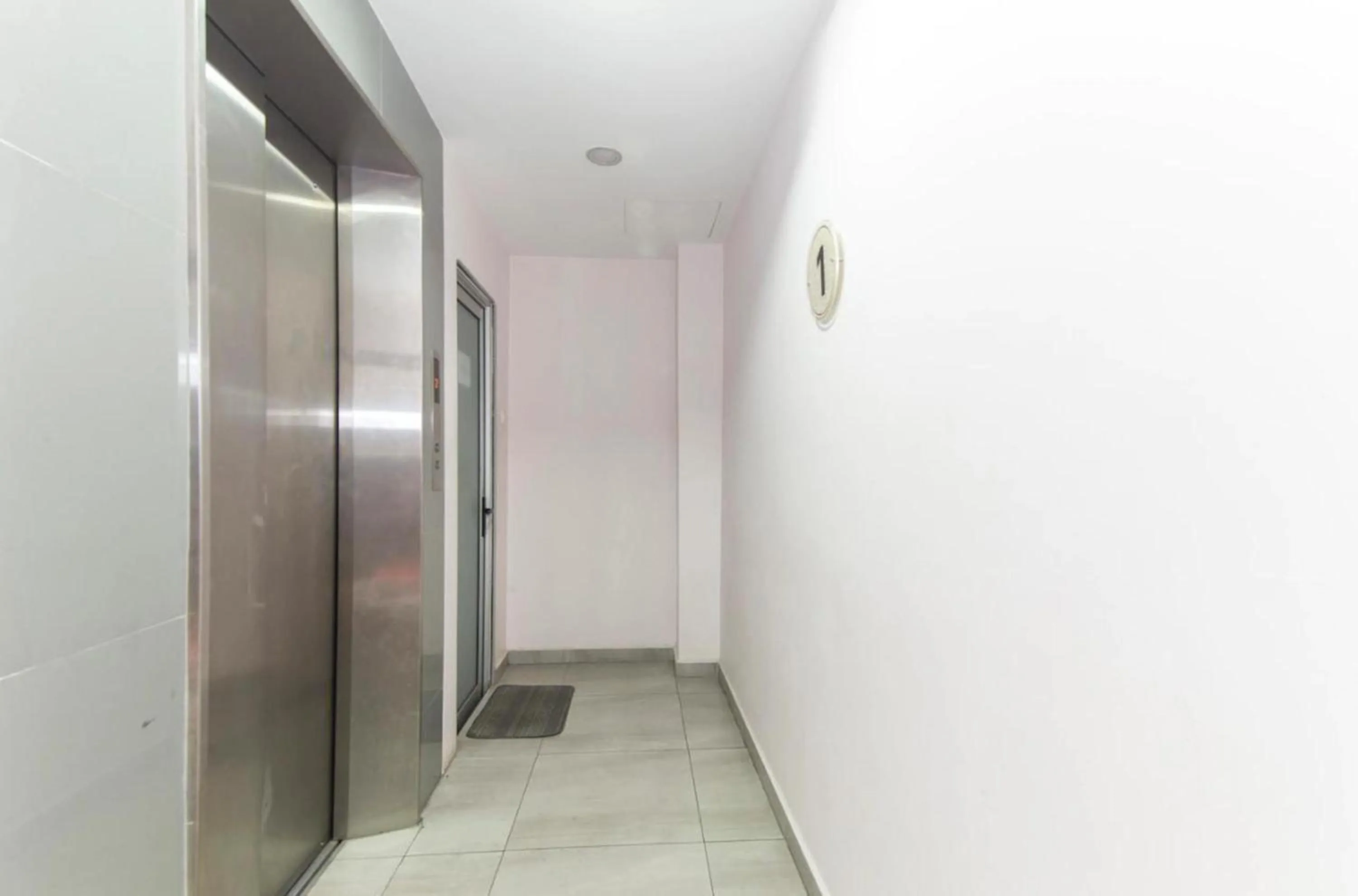 elevator in Hotel O 340 Comfort Hotel