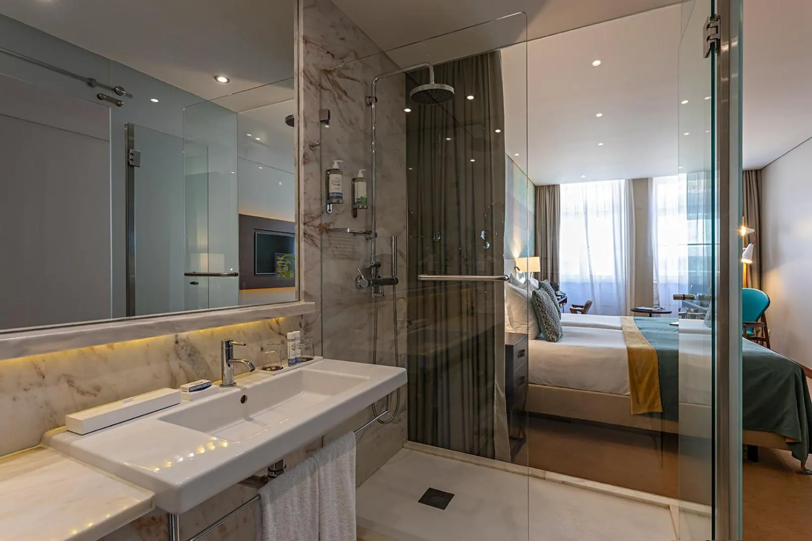 Bathroom, Bed in Pestana Vintage Porto Hotel & World Heritage Site