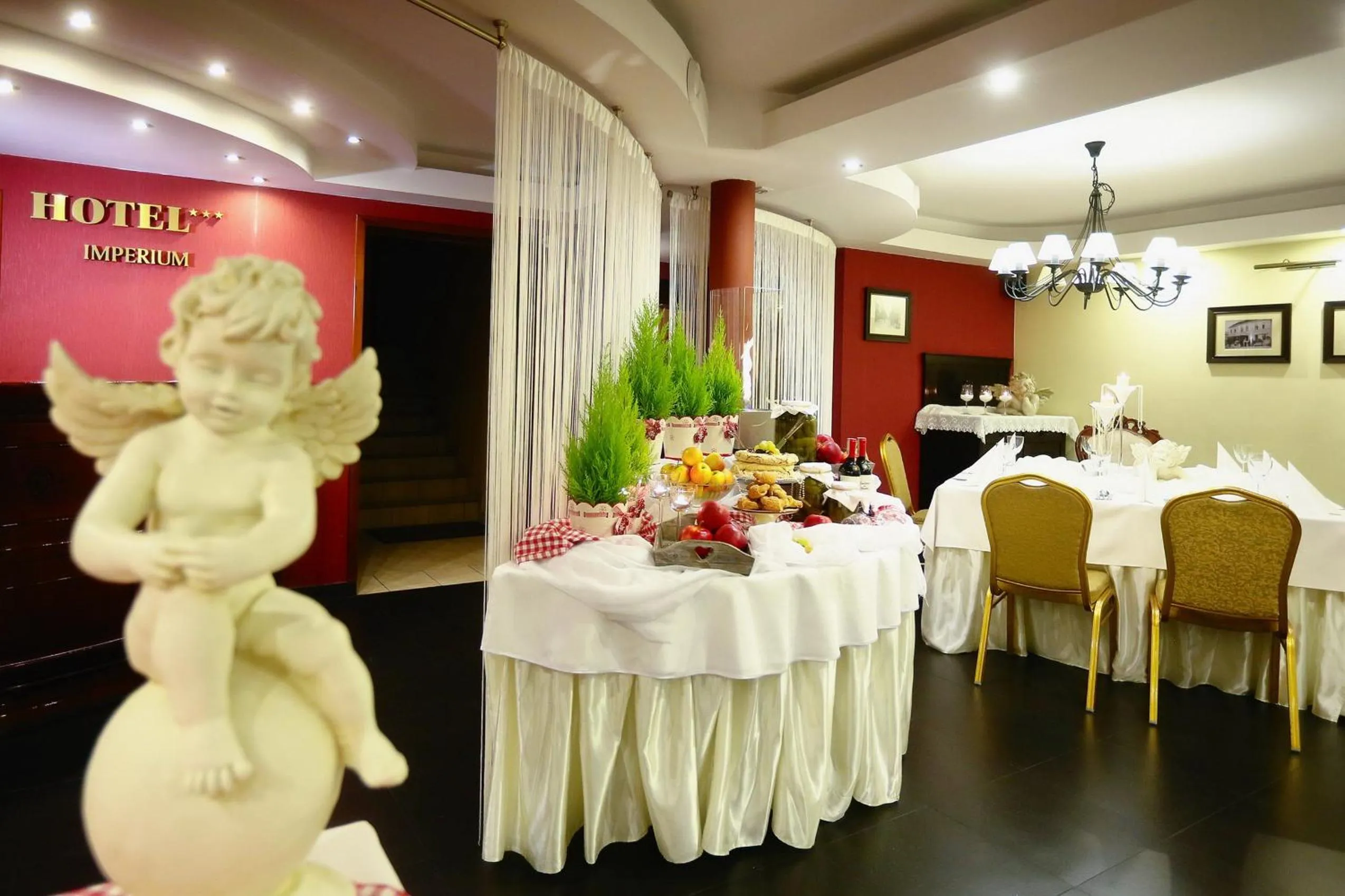 Restaurant/places to eat in Hotel Imperium