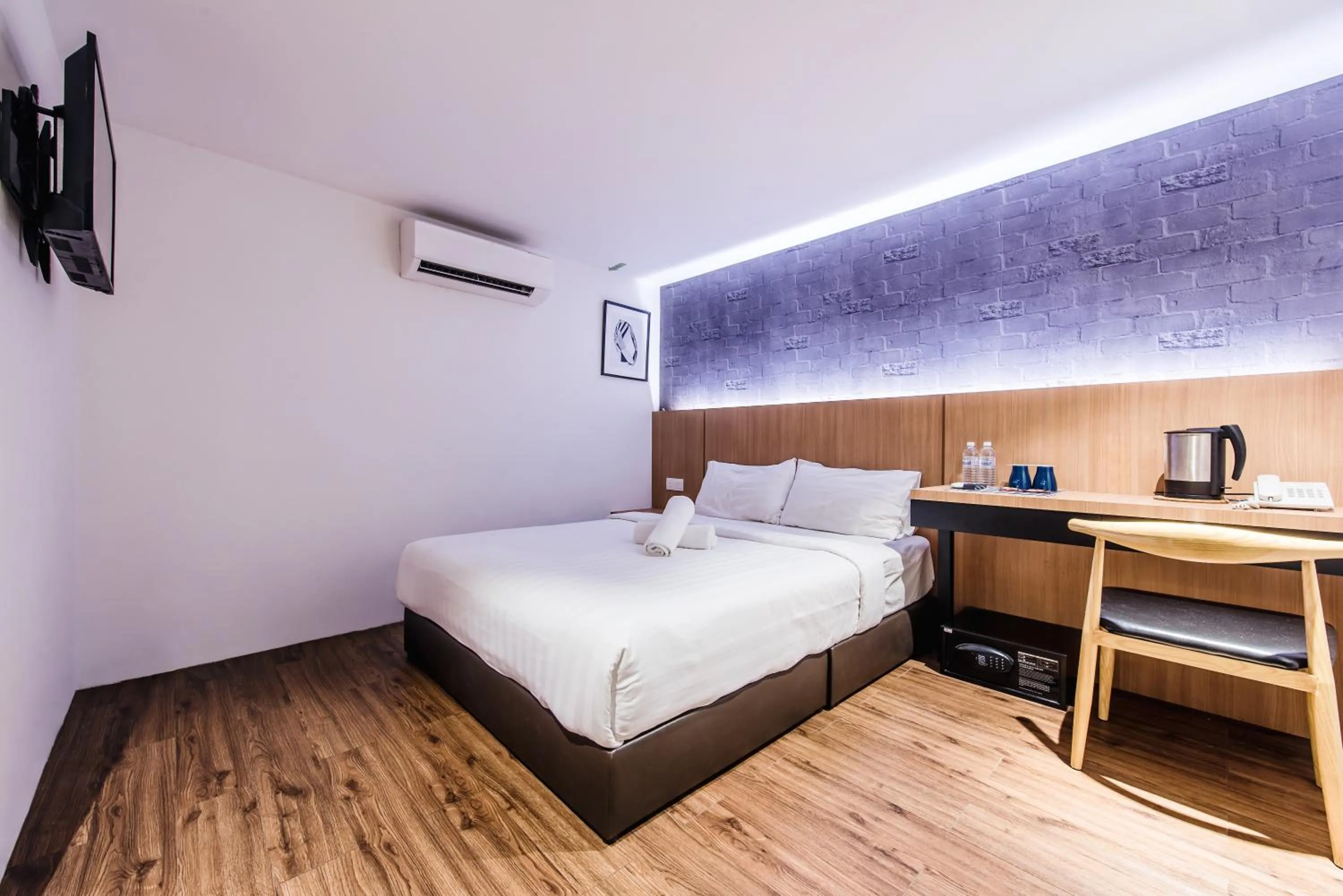Budget Queen Room in Stella Hotel - Johor Bahru