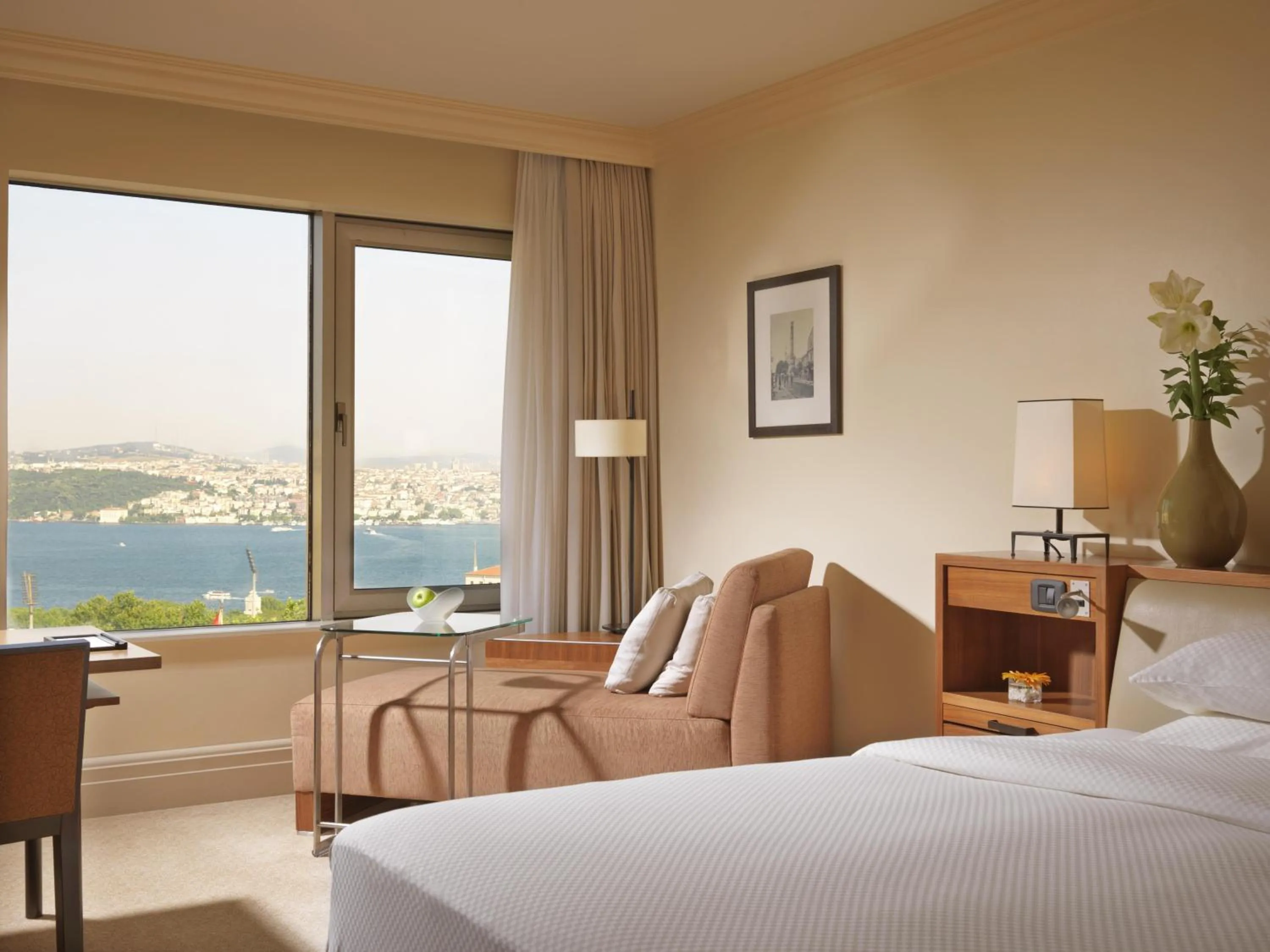Bedroom, Bed in Grand Hyatt Istanbul