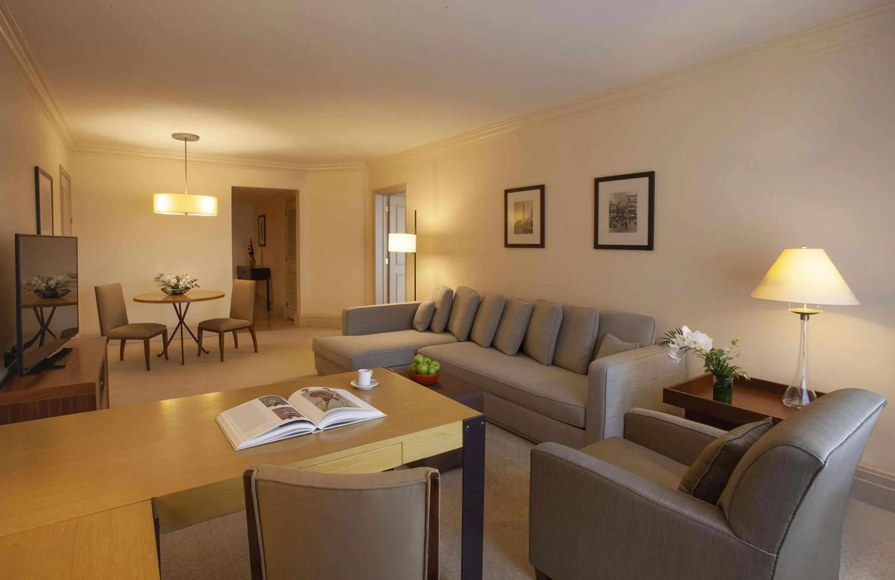 Photo of the whole room in Grand Hyatt Istanbul