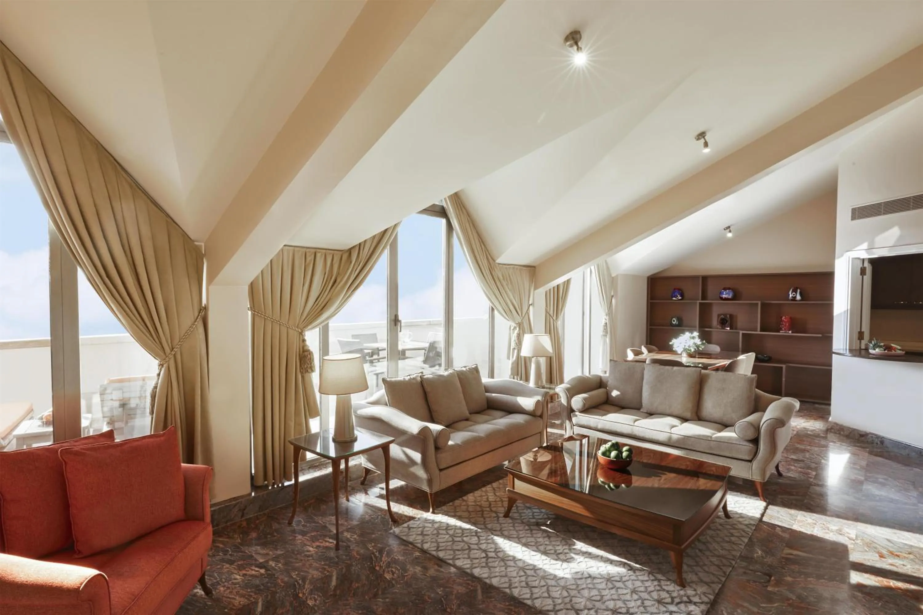 Photo of the whole room in Grand Hyatt Istanbul