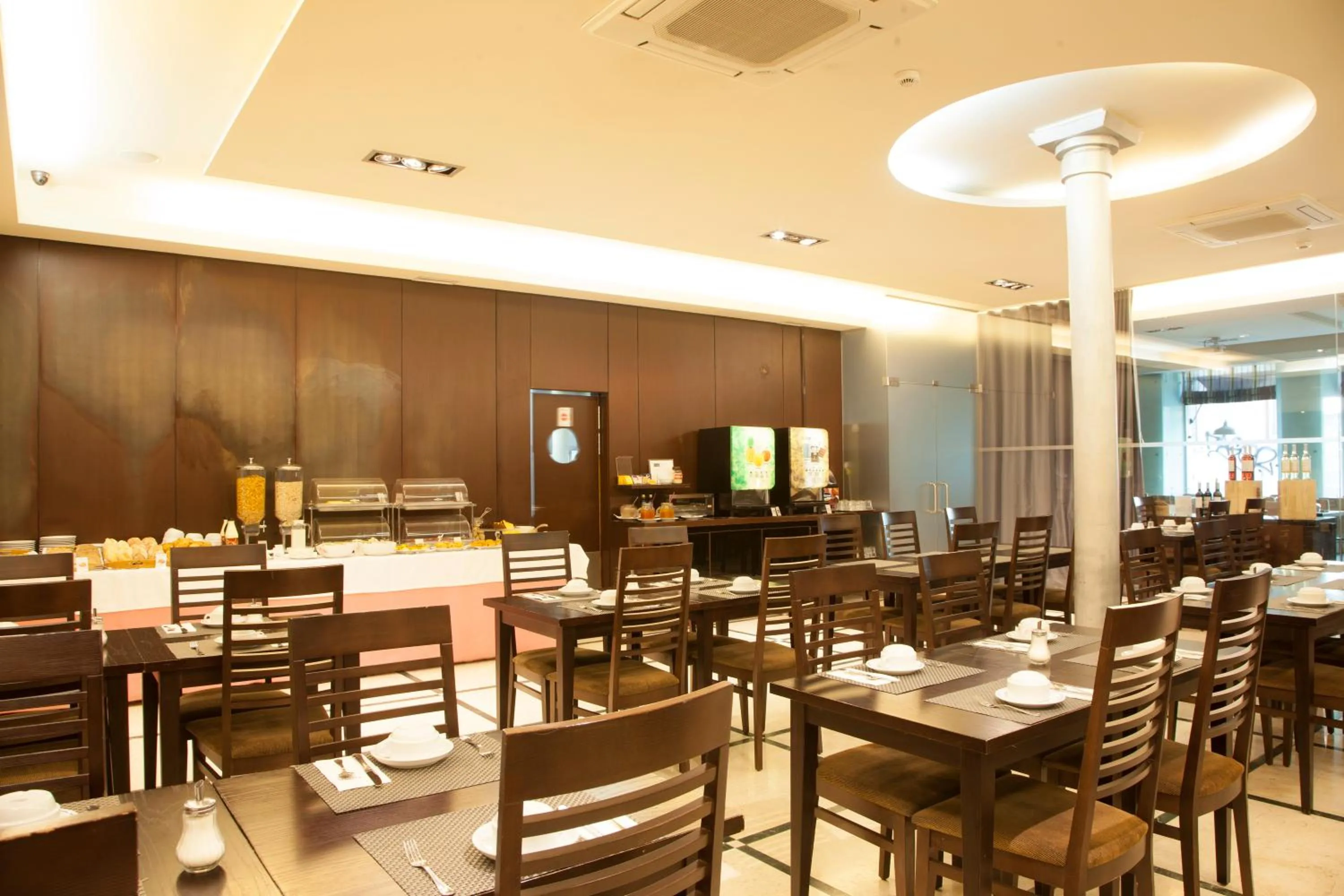 Restaurant/places to eat in TURIM Restauradores Hotel