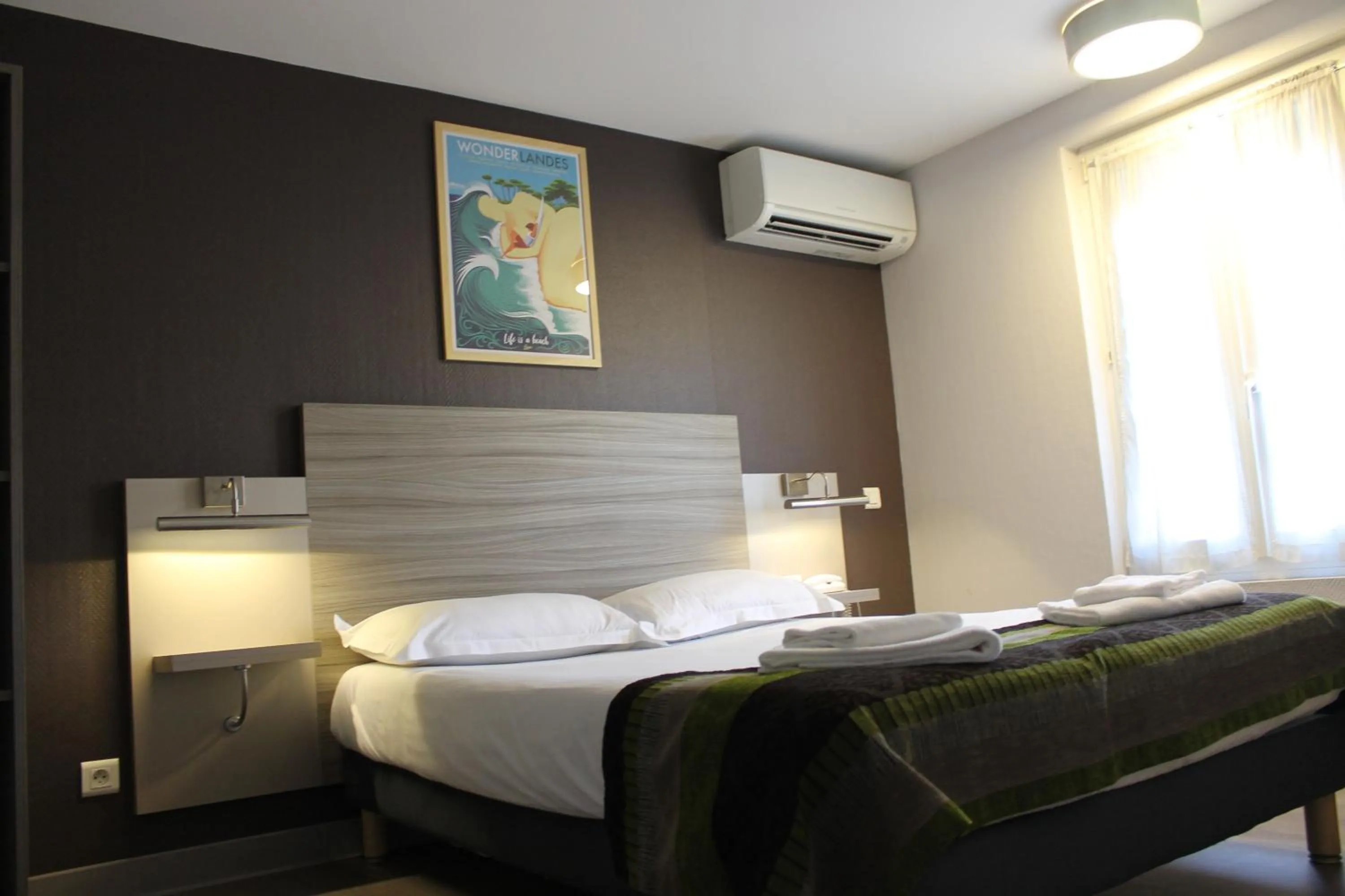 Bed in Hôtel du Centre