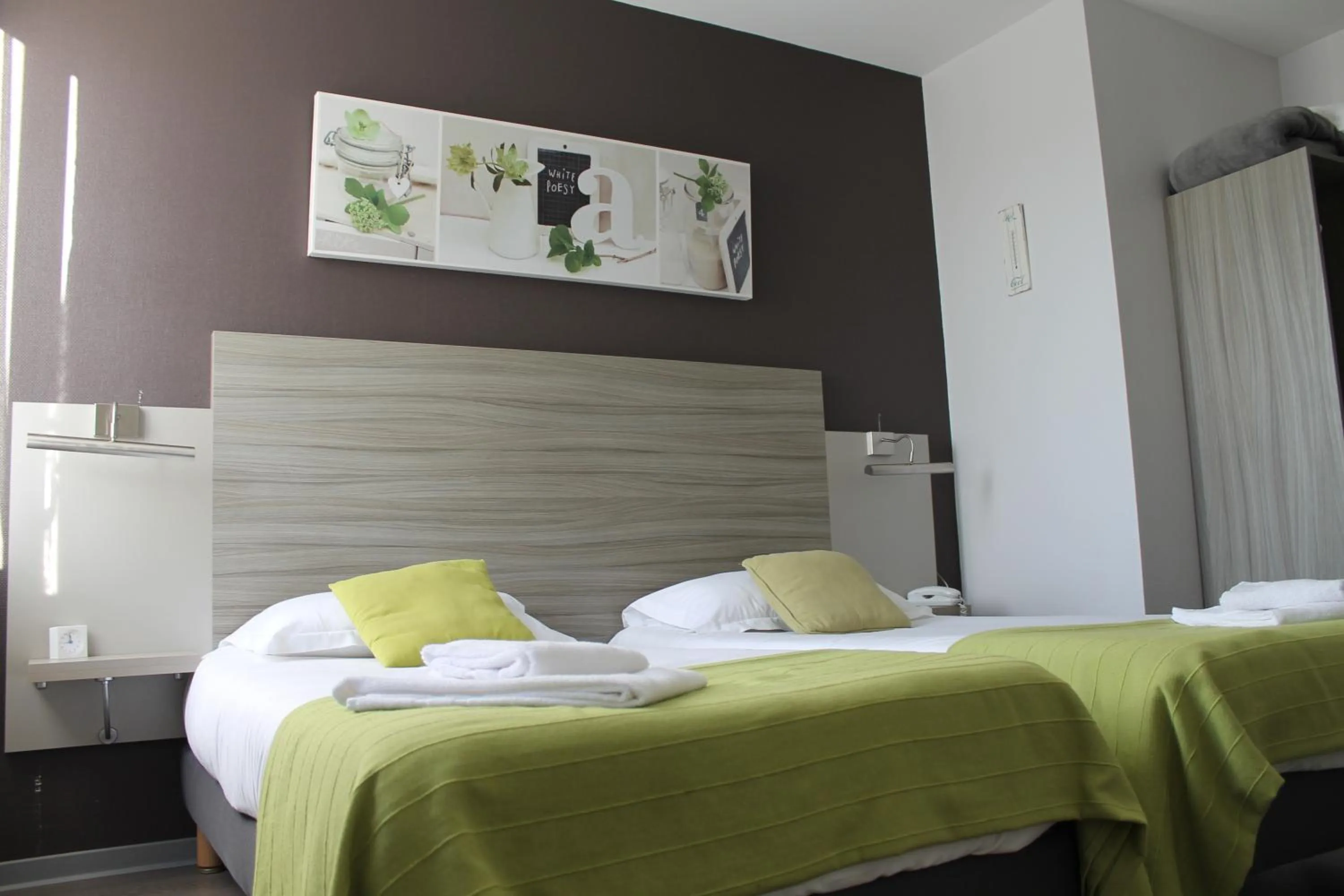 Bed in Hôtel du Centre