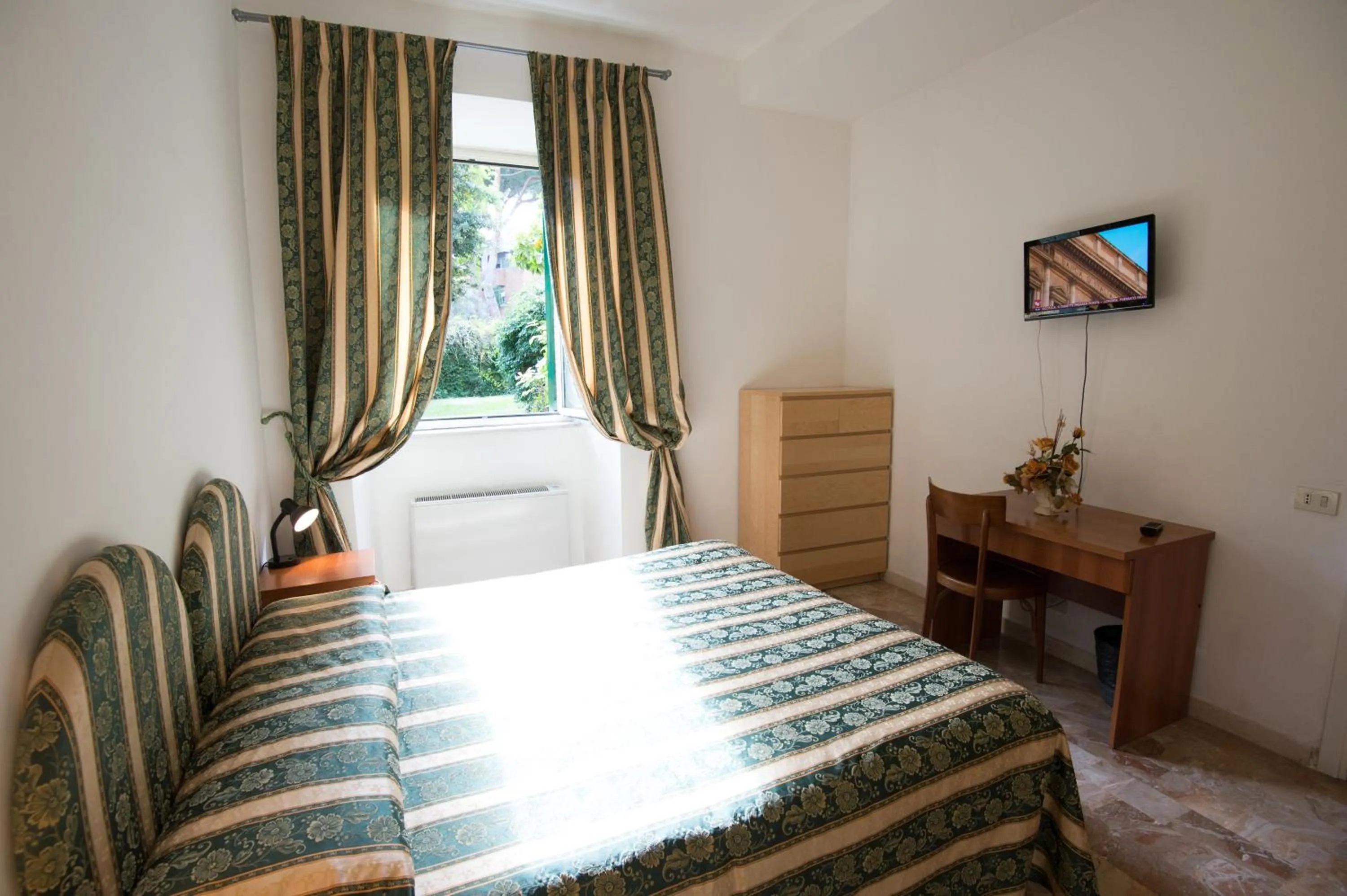 Photo of the whole room in Hotel Major Aventinus