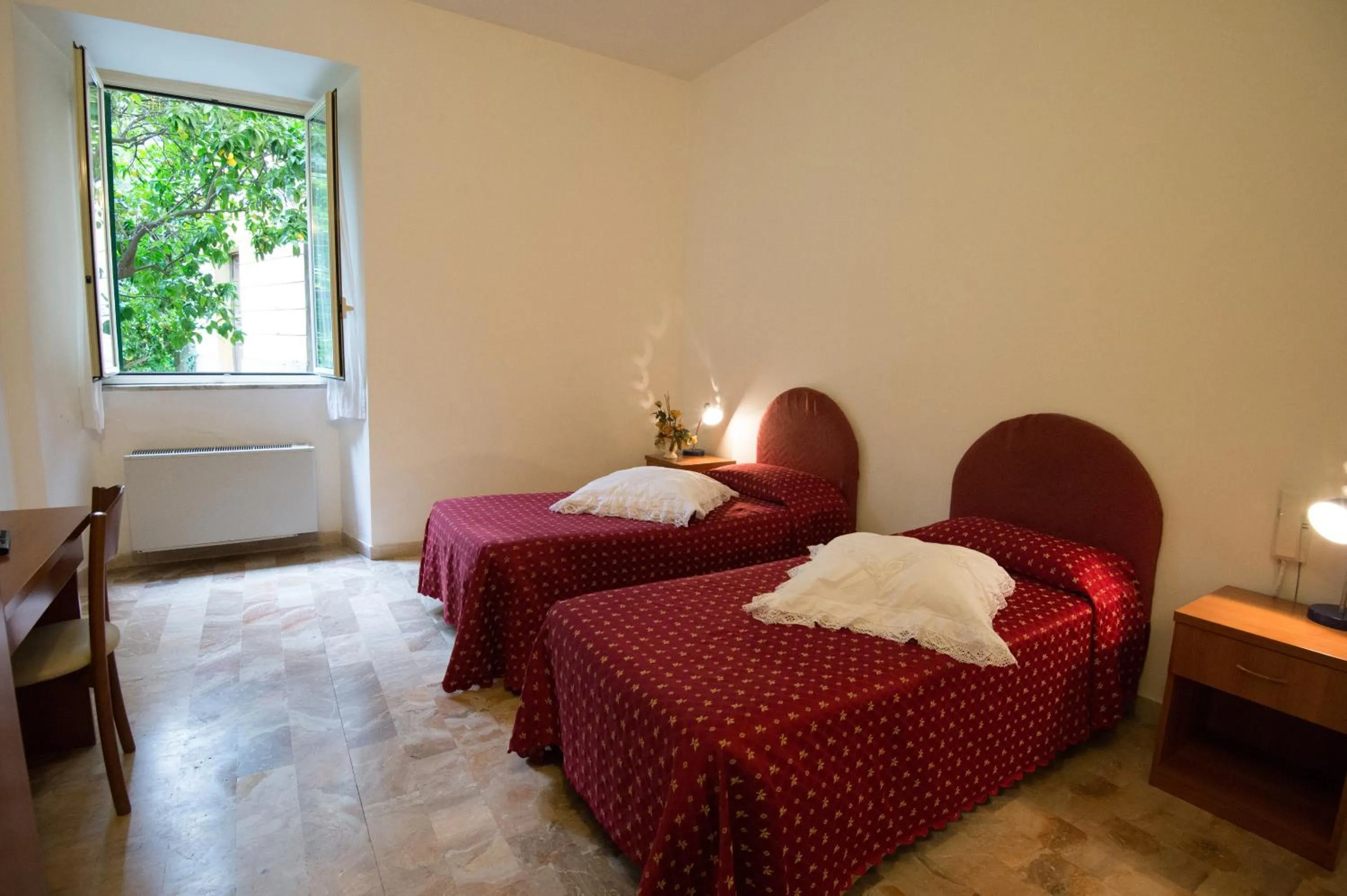 Bed in Hotel Major Aventinus