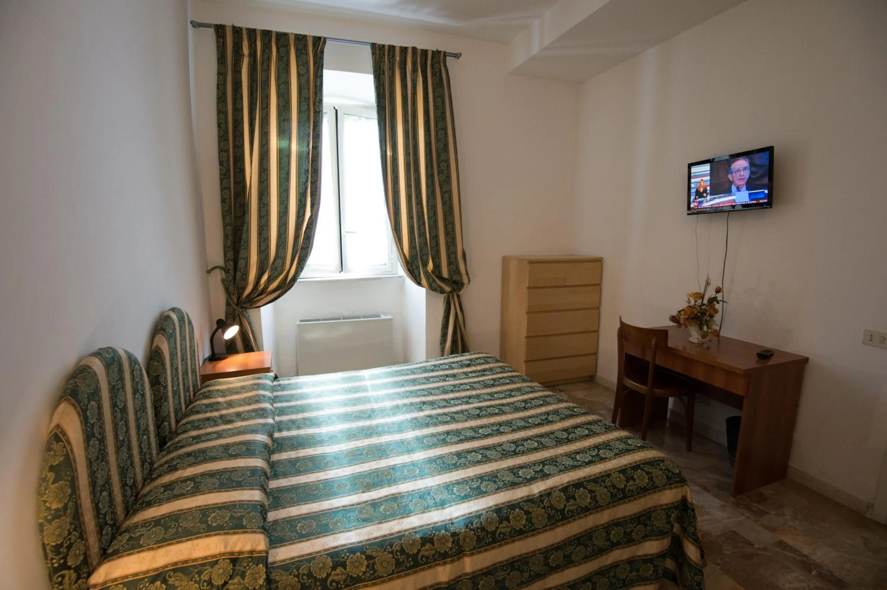 Photo of the whole room in Hotel Major Aventinus