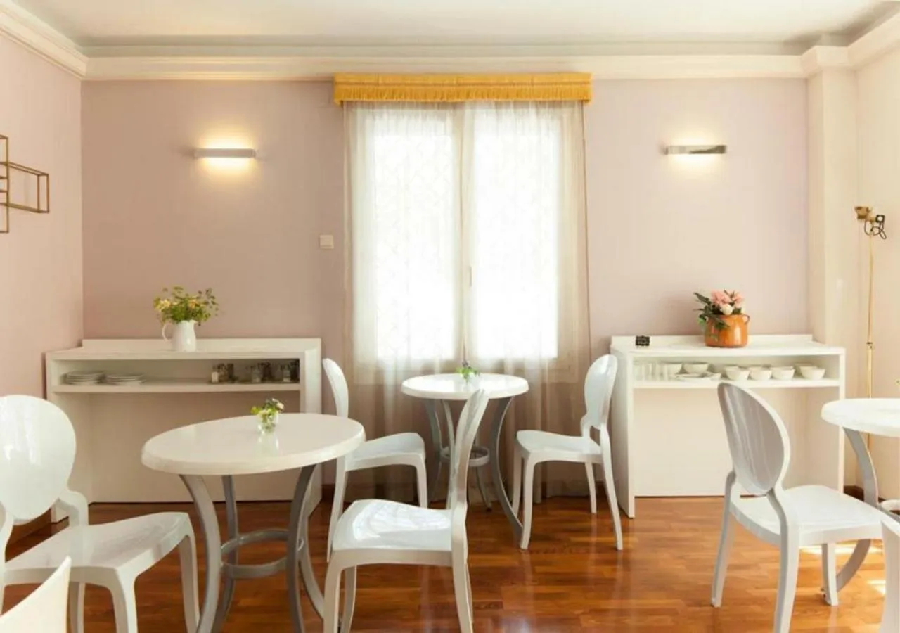 Restaurant/places to eat in Hotel Boutique Villa Lorena by Charming Stay Adults Recommended