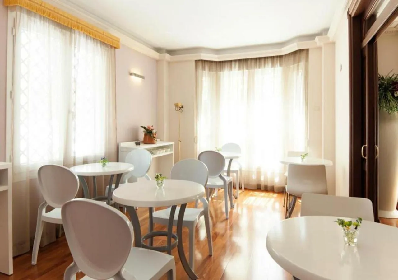 Restaurant/places to eat in Hotel Boutique Villa Lorena by Charming Stay Adults Recommended