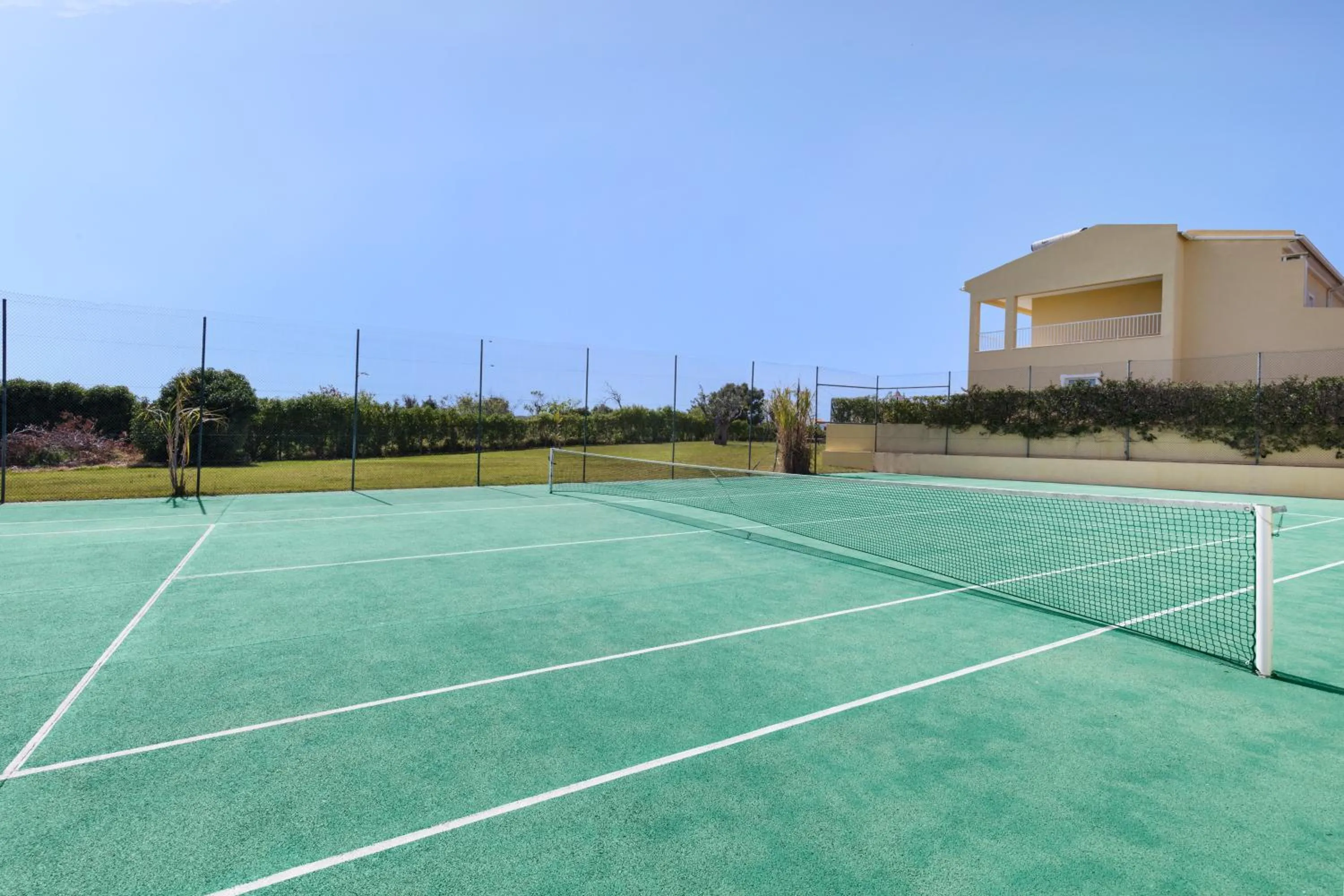 Tennis court in Villas Barrocal