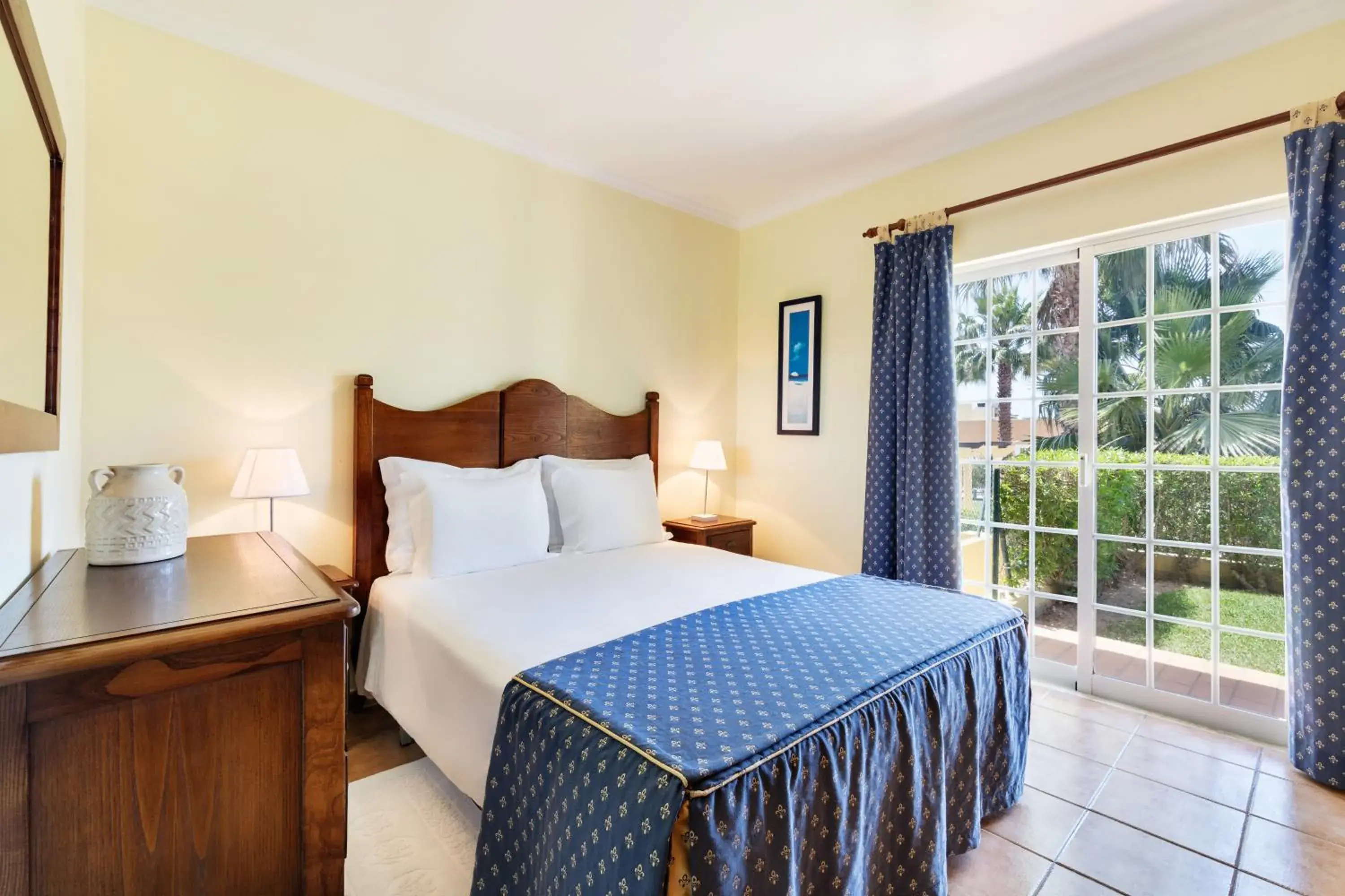 Three-Bedroom Villa (6 Adults + 2 Children up to 11 years old) in Villas Barrocal Three-Bedroom Villa (6 Adults + 2 Children up to 11 years old) in Villas Barrocal