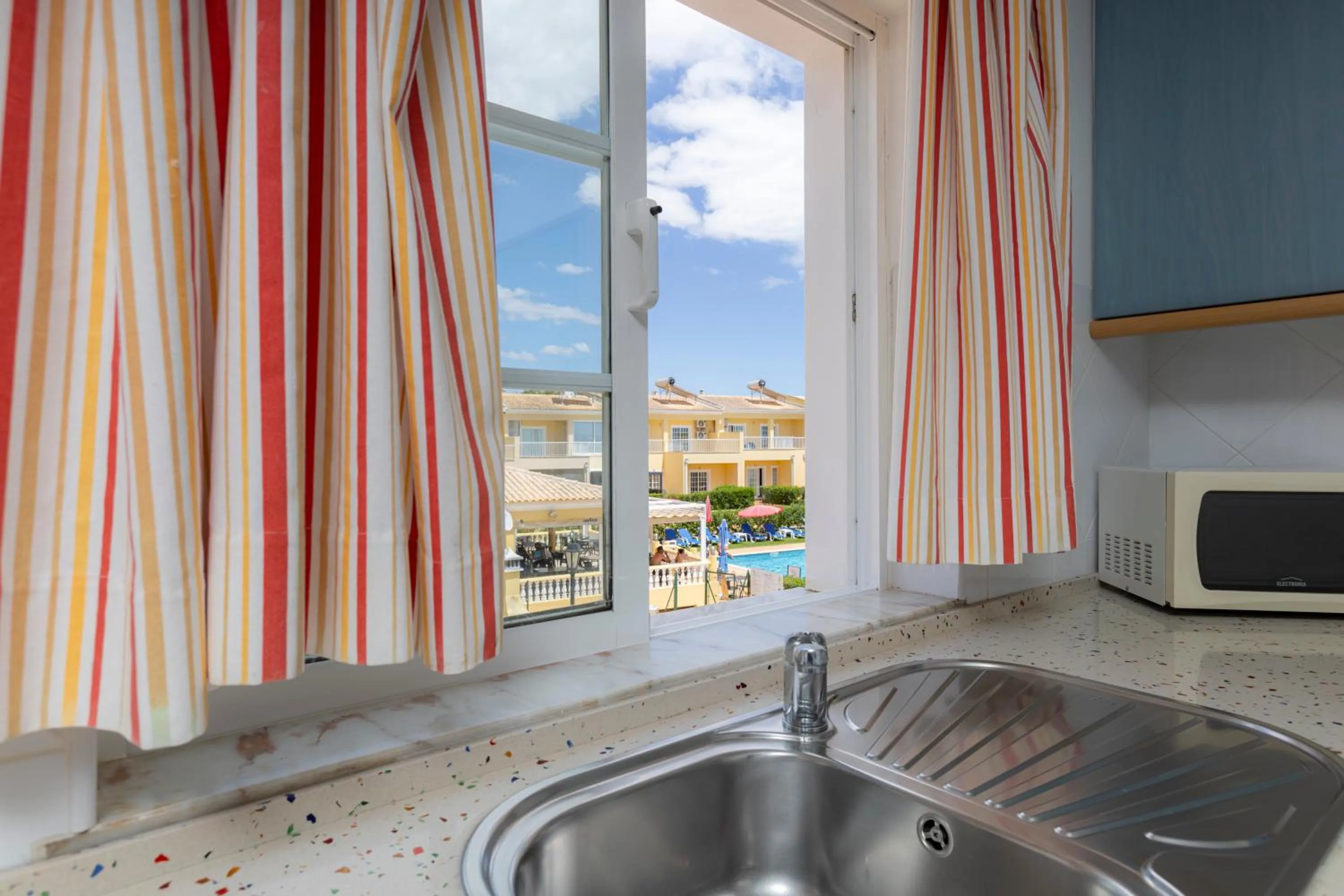 Kitchen or kitchenette in Villas Barrocal