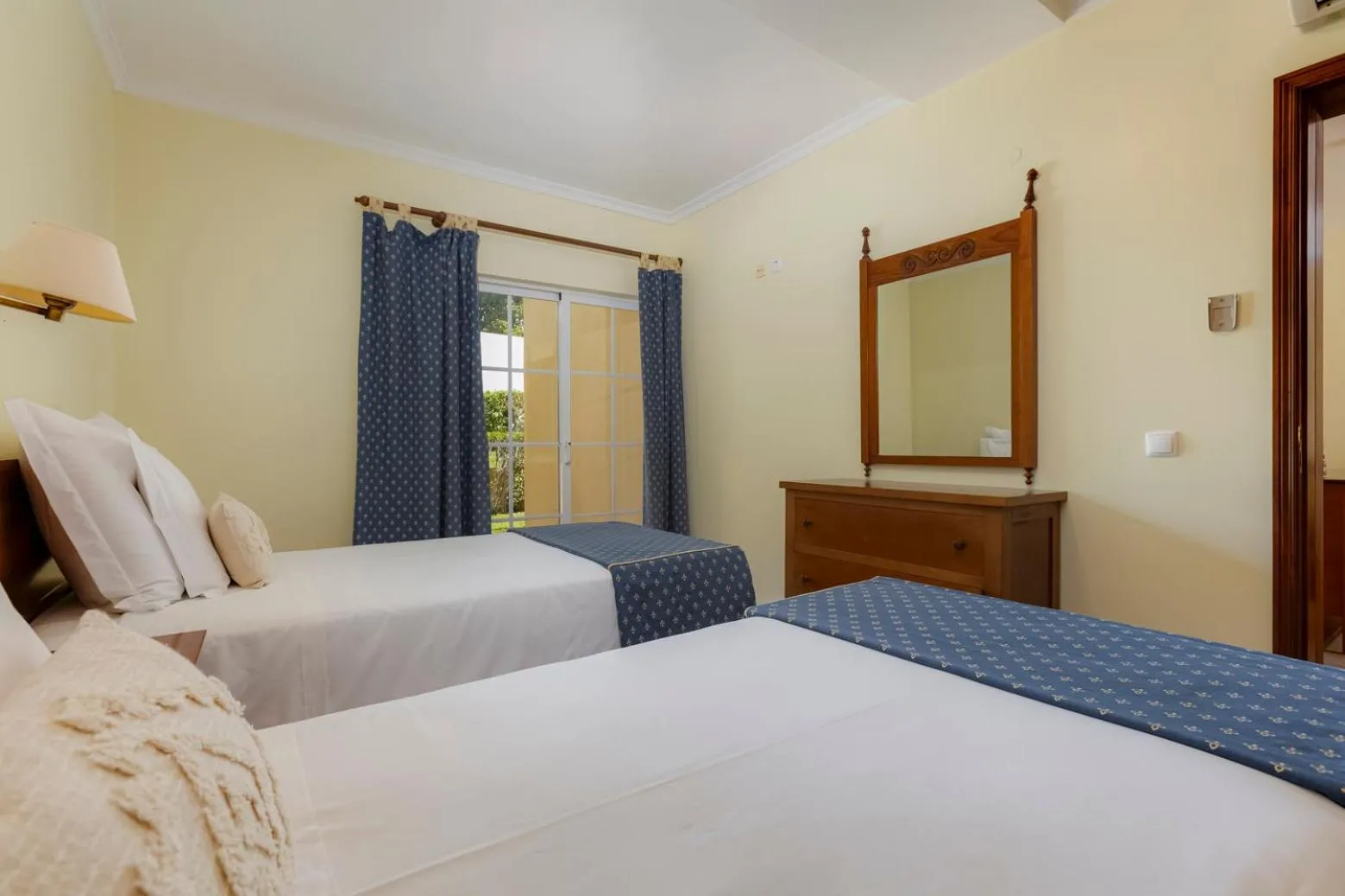 Bedroom, Bed in Villas Barrocal