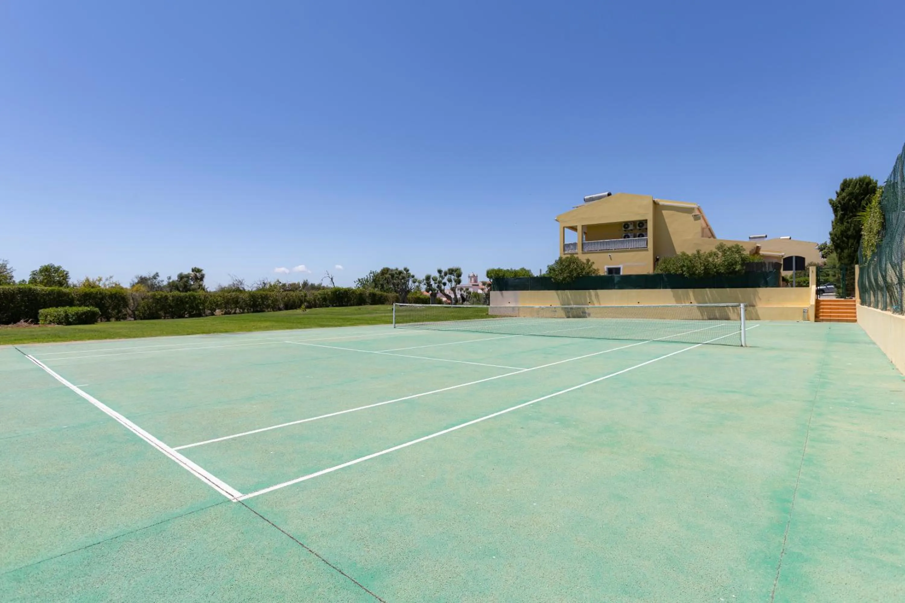 Tennis court in Villas Barrocal