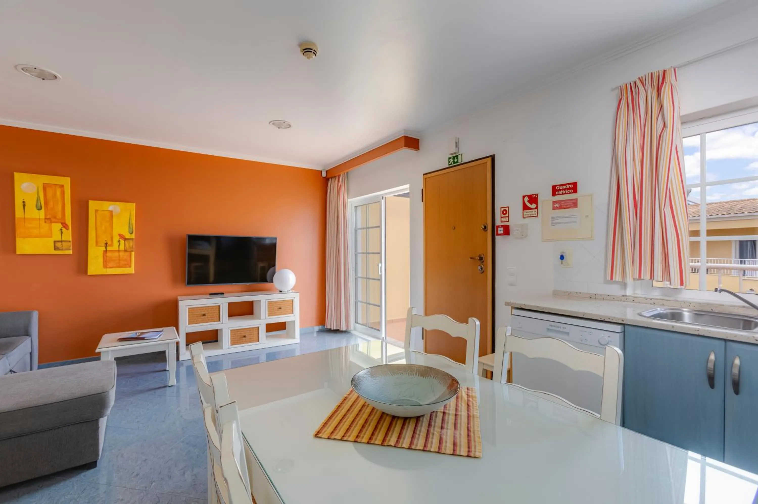 Communal lounge/ TV room in Villas Barrocal