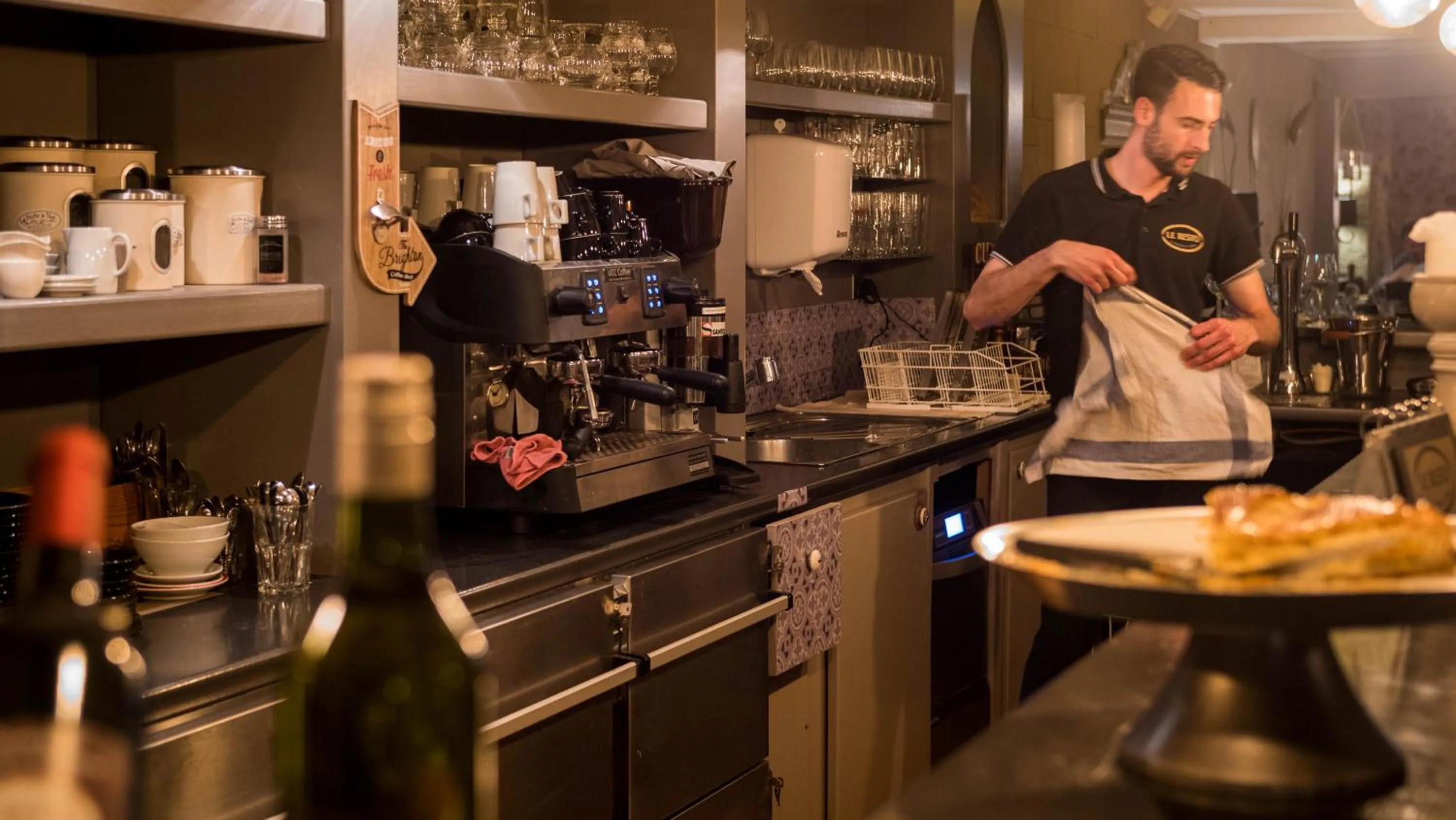 Restaurant/places to eat in L'Hôtel by Hostellerie du Château