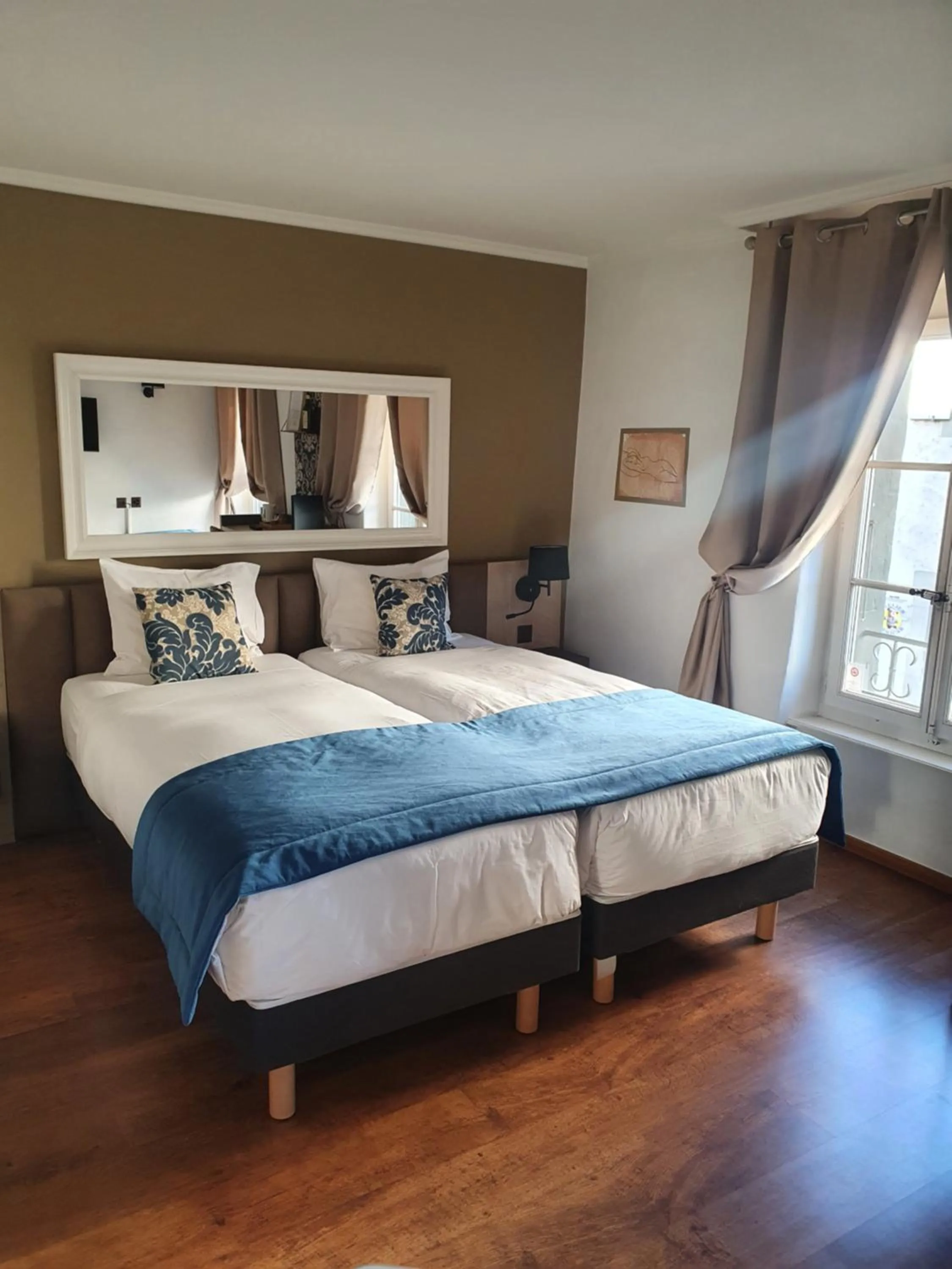 Bed in L'Hôtel by Hostellerie du Château