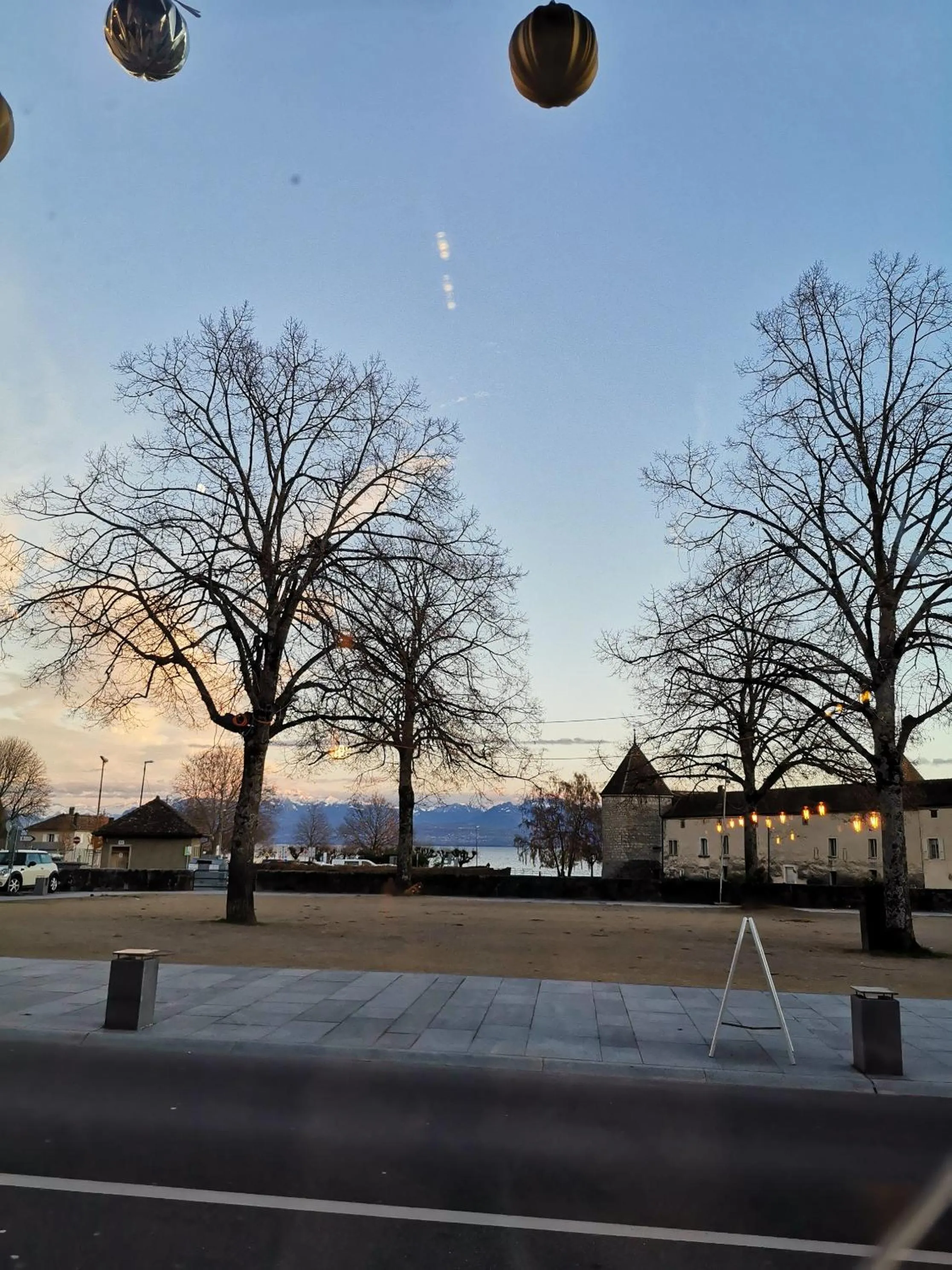 Lake view in L'Hôtel by Hostellerie du Château