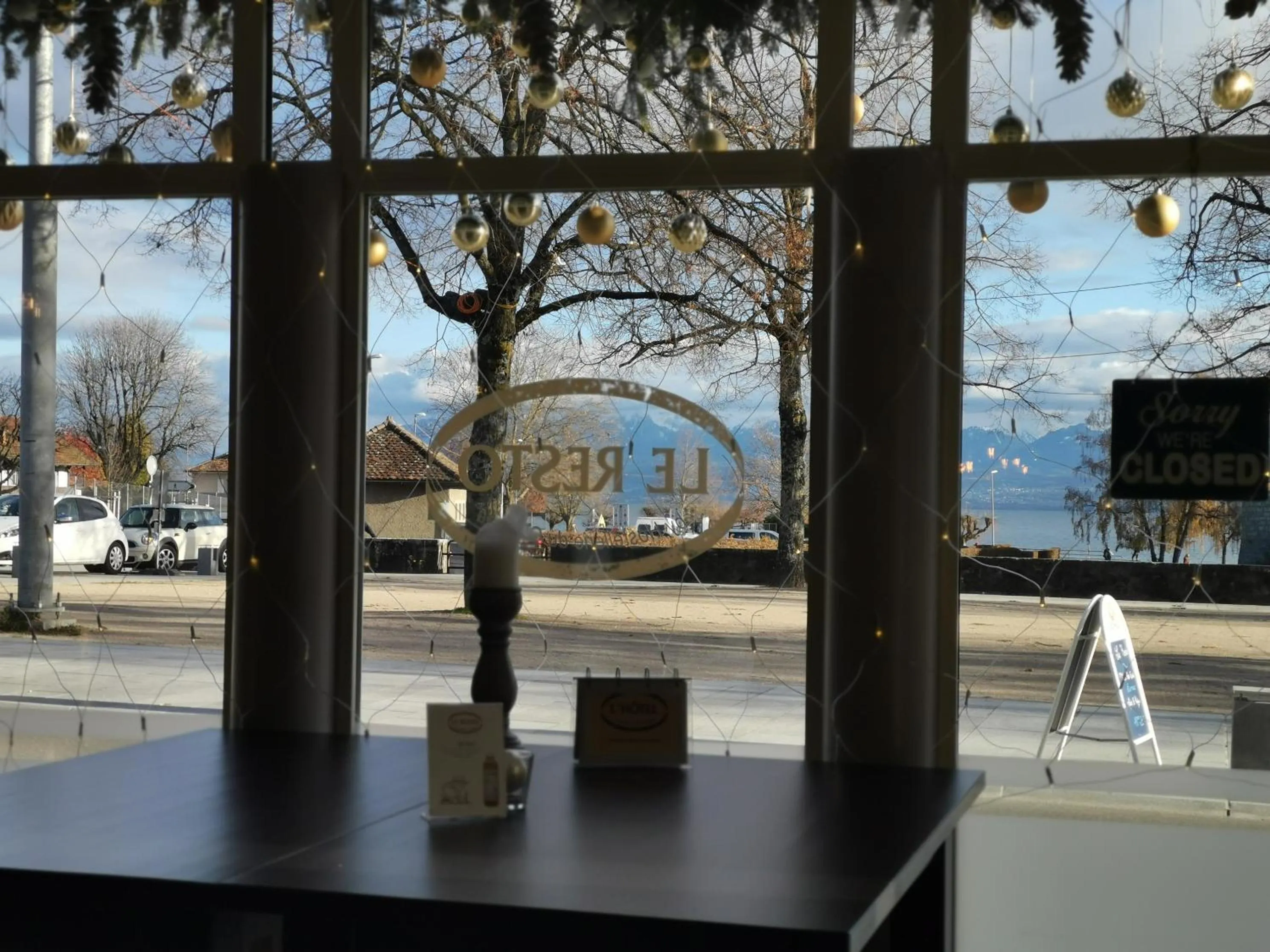 Lake view in L'Hôtel by Hostellerie du Château