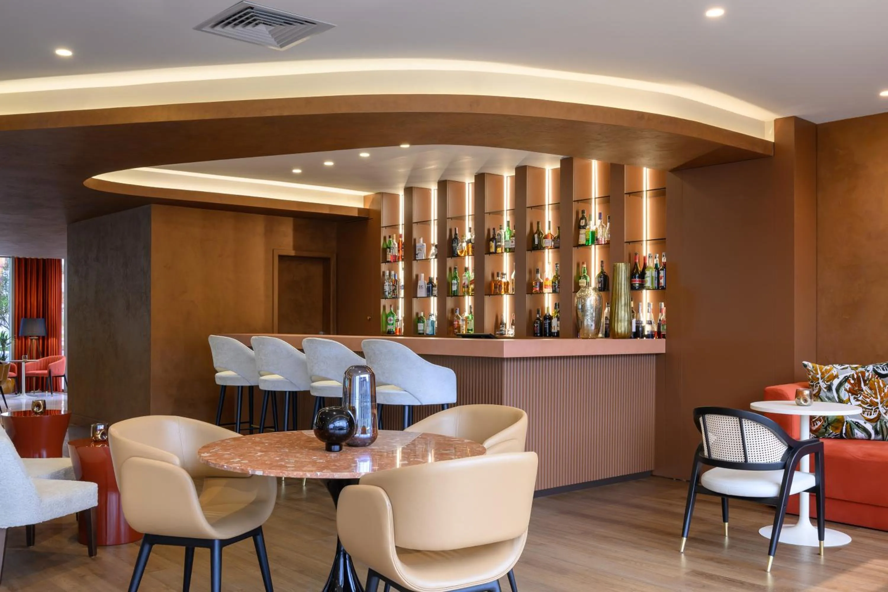 Lounge or bar in Hotel Coimbra Aeminium, Affiliated by Meliá