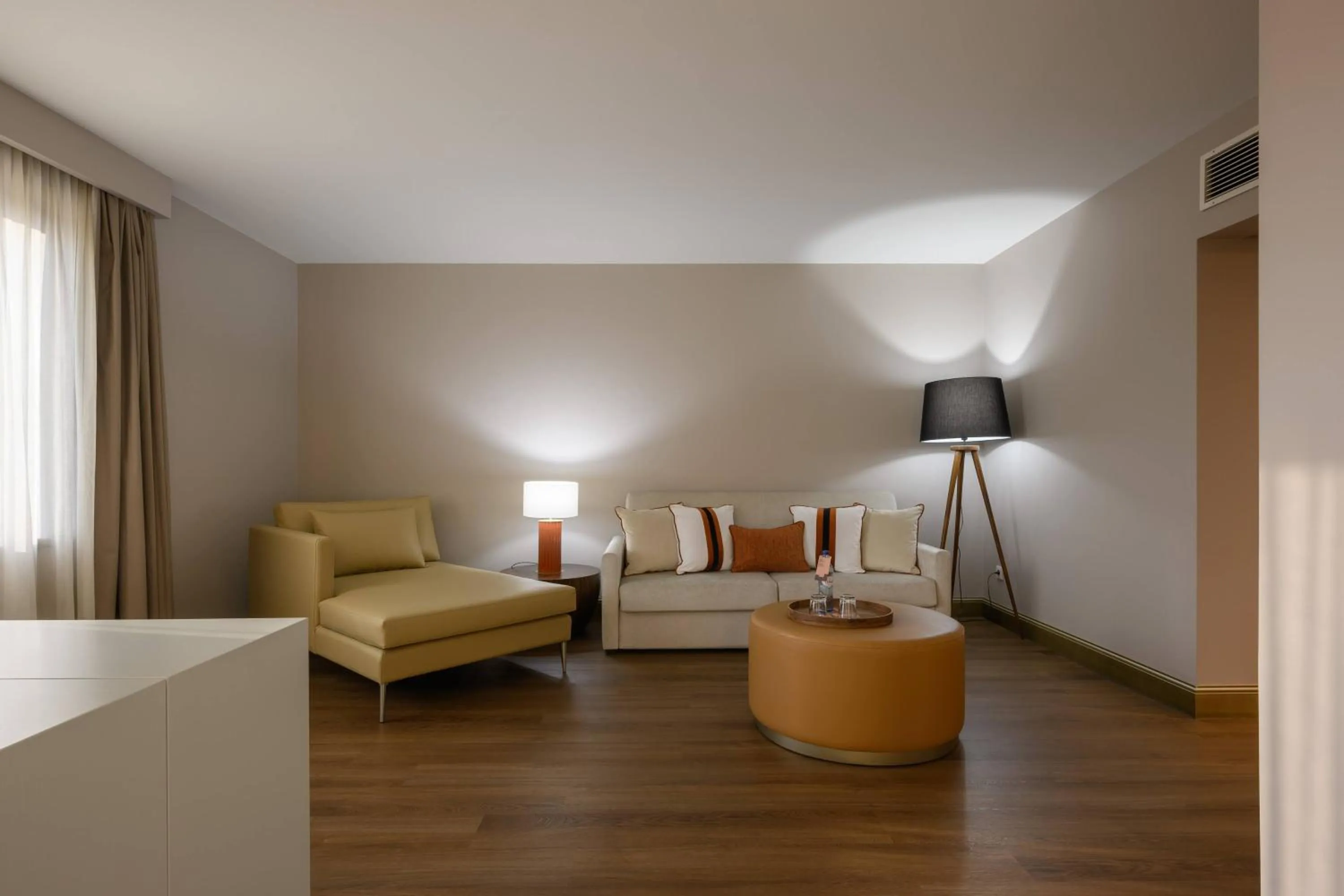 Property building, Bed in Hotel Coimbra Aeminium Affiliated by Meliá