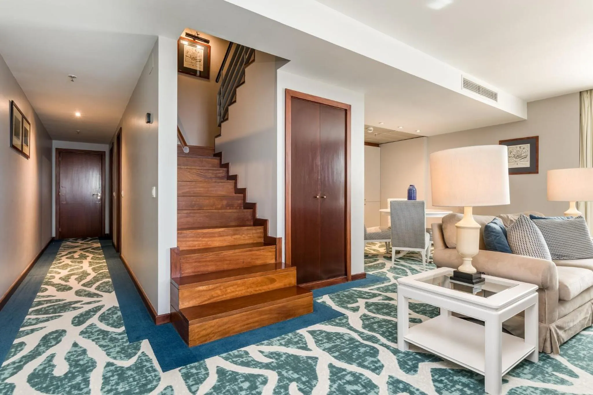 Photo of the whole room in Holiday Inn Porto Gaia by IHG