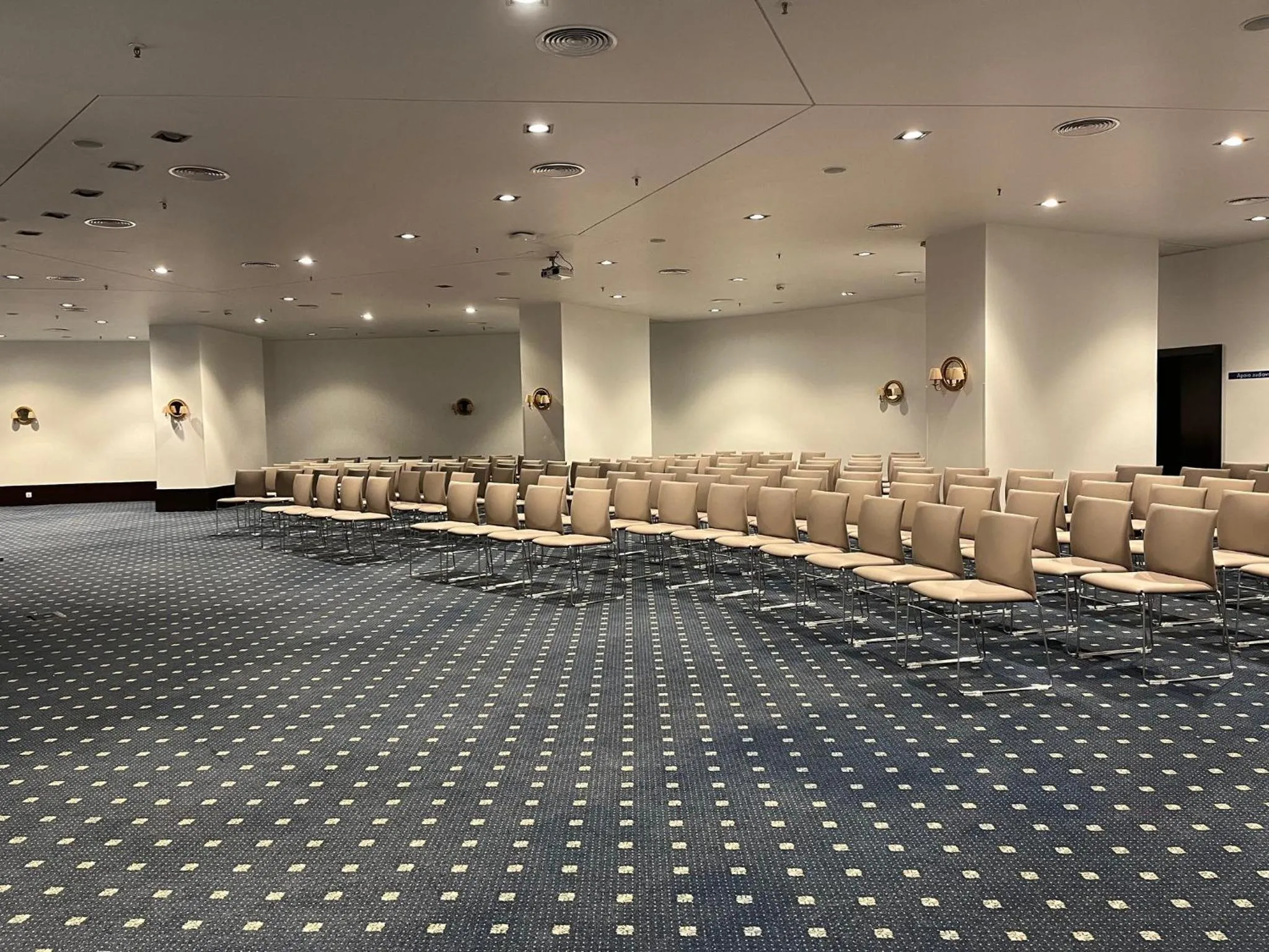 Meeting/conference room in Holiday Inn Porto Gaia by IHG