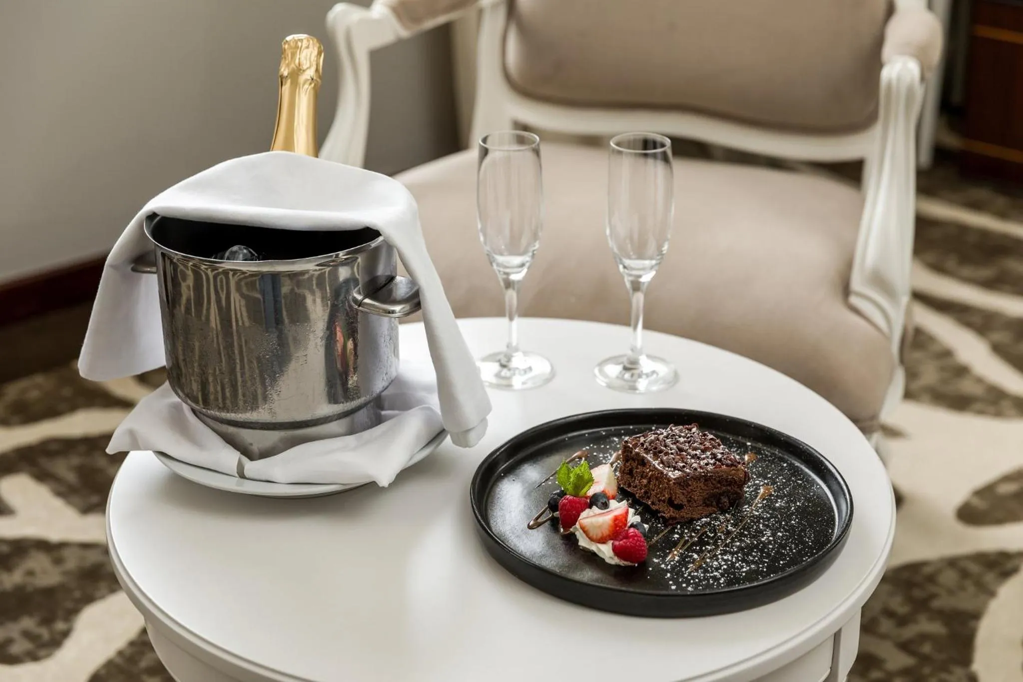 Photo of the whole room in Holiday Inn Porto Gaia by IHG